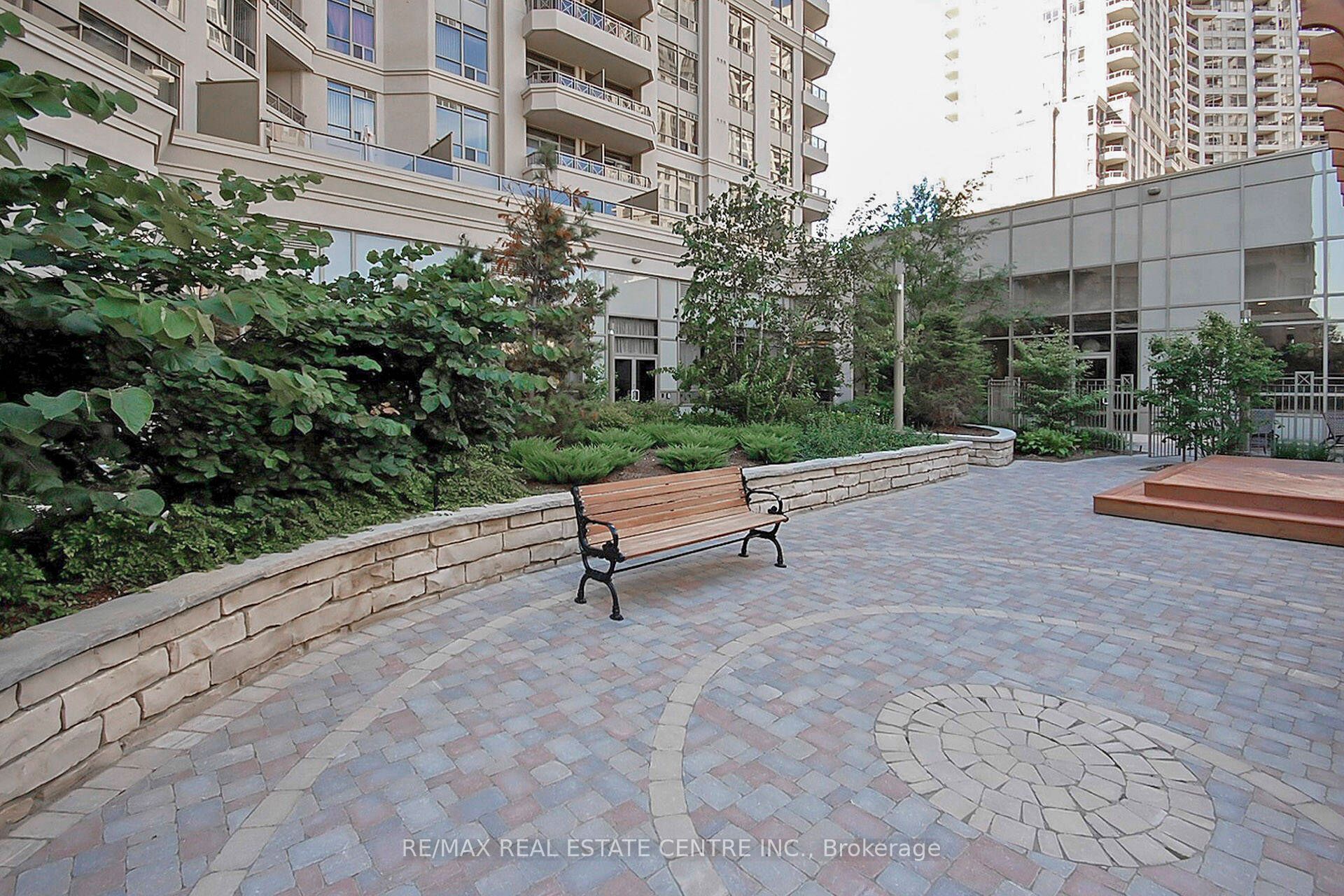 310 Burnhamthorpe Road W 1704, Mississauga, ON L5B 4P9 photo 4