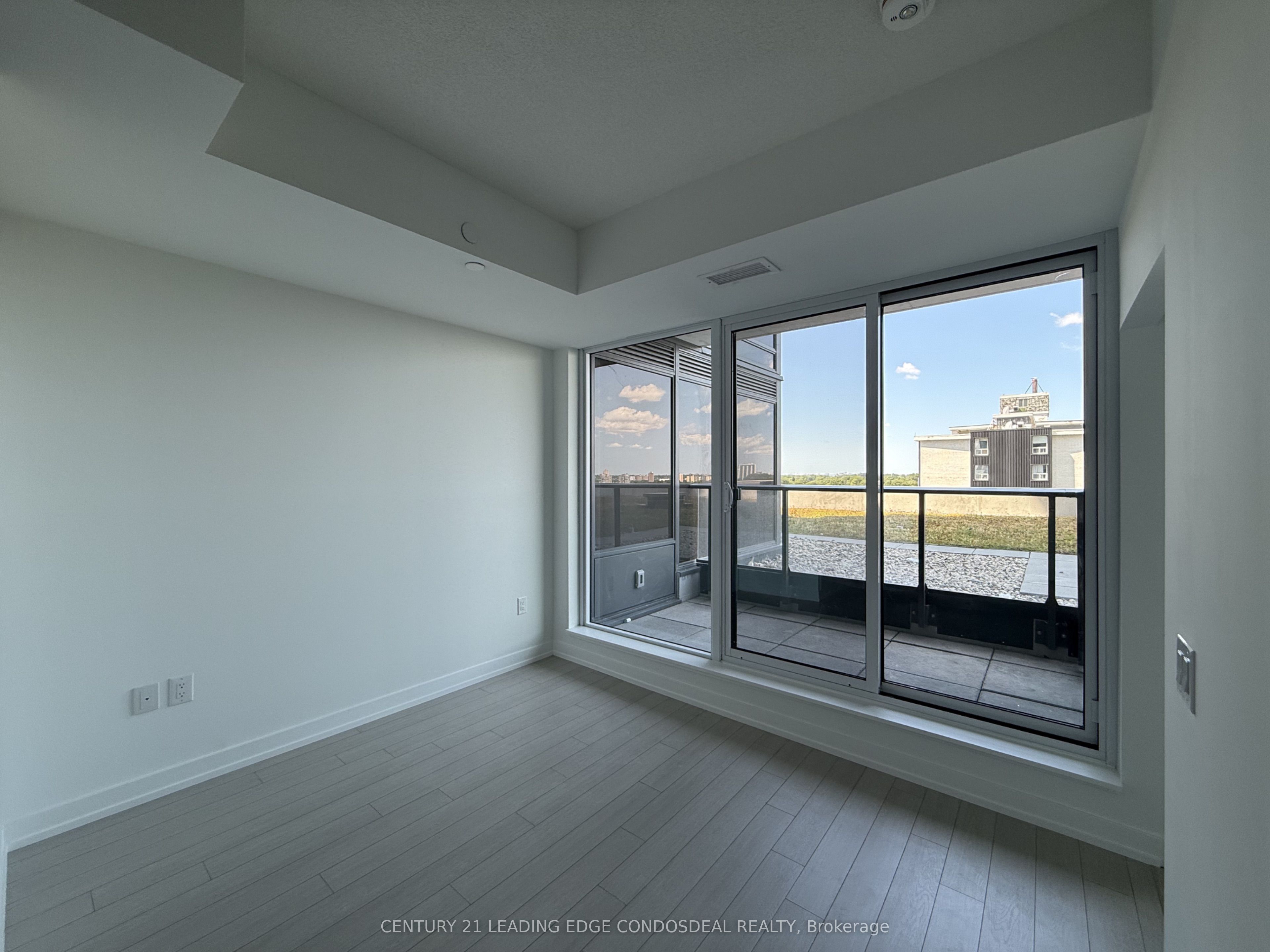 4010 Eglinton Avenue W 920, Toronto, ON M9A 0G5 photo 3