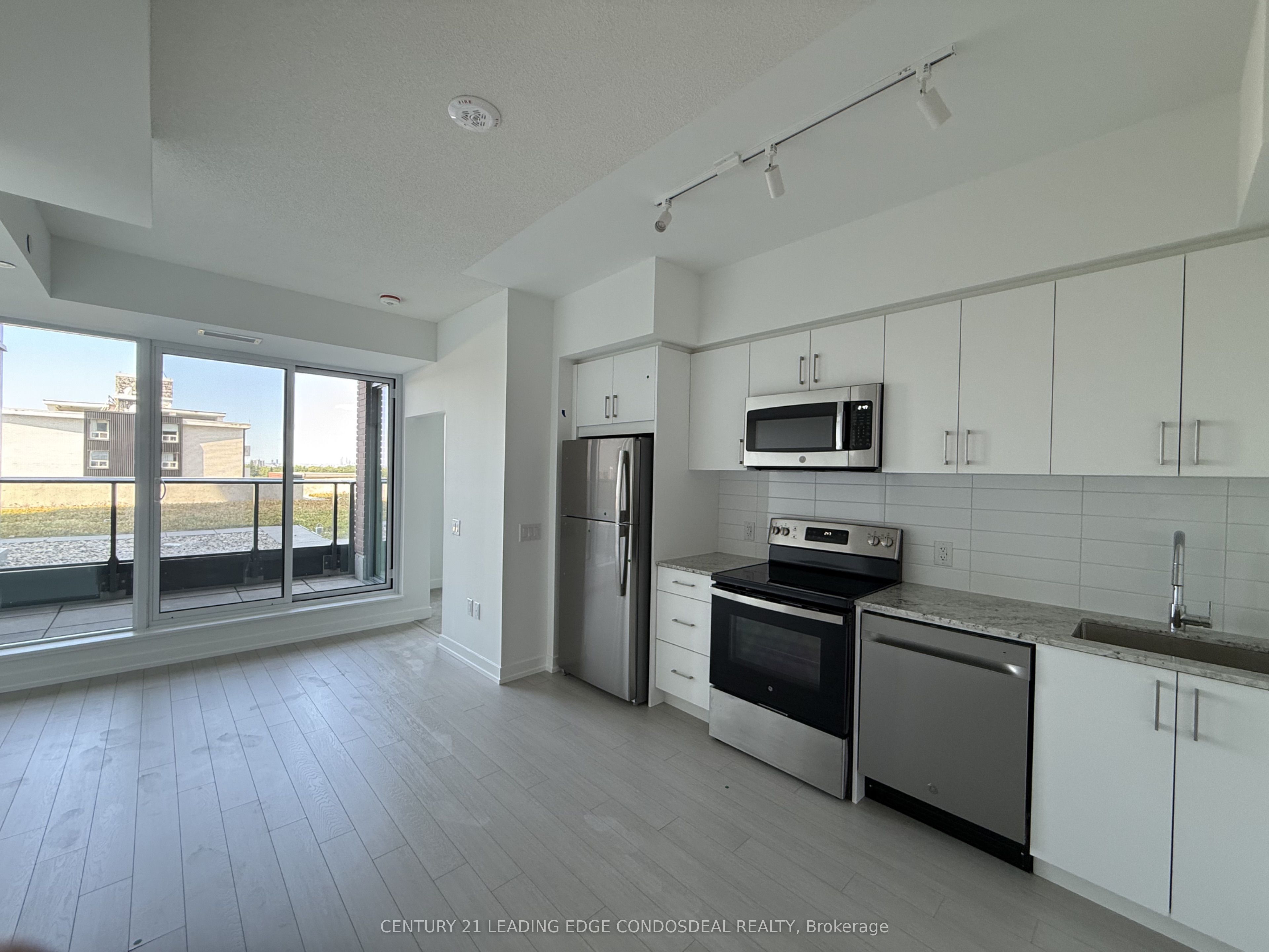 4010 Eglinton Avenue W 920, Toronto, ON M9A 0G5 photo 4