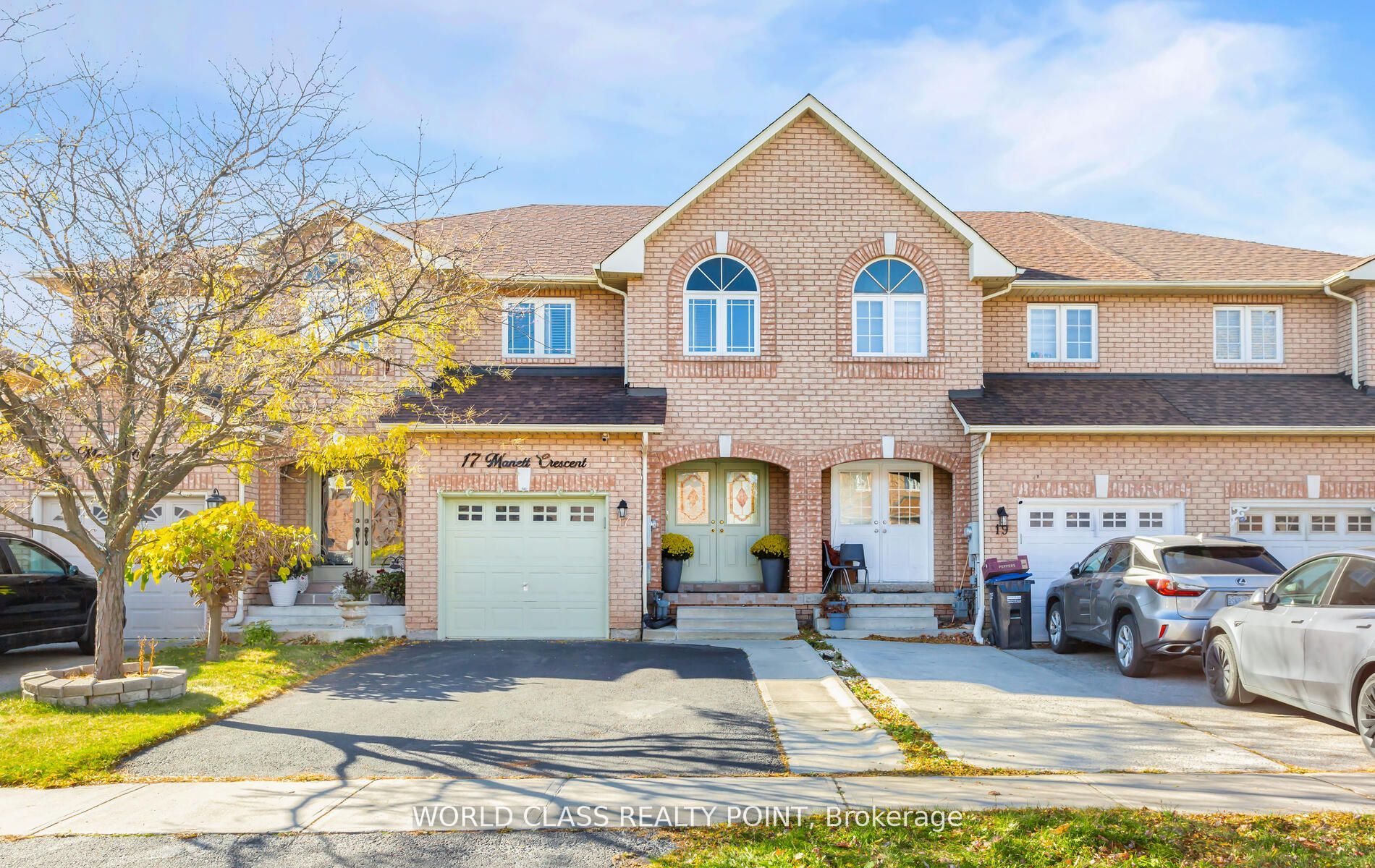 17 Manett Crescent E, Brampton, ON L6X 4X4 photo 2