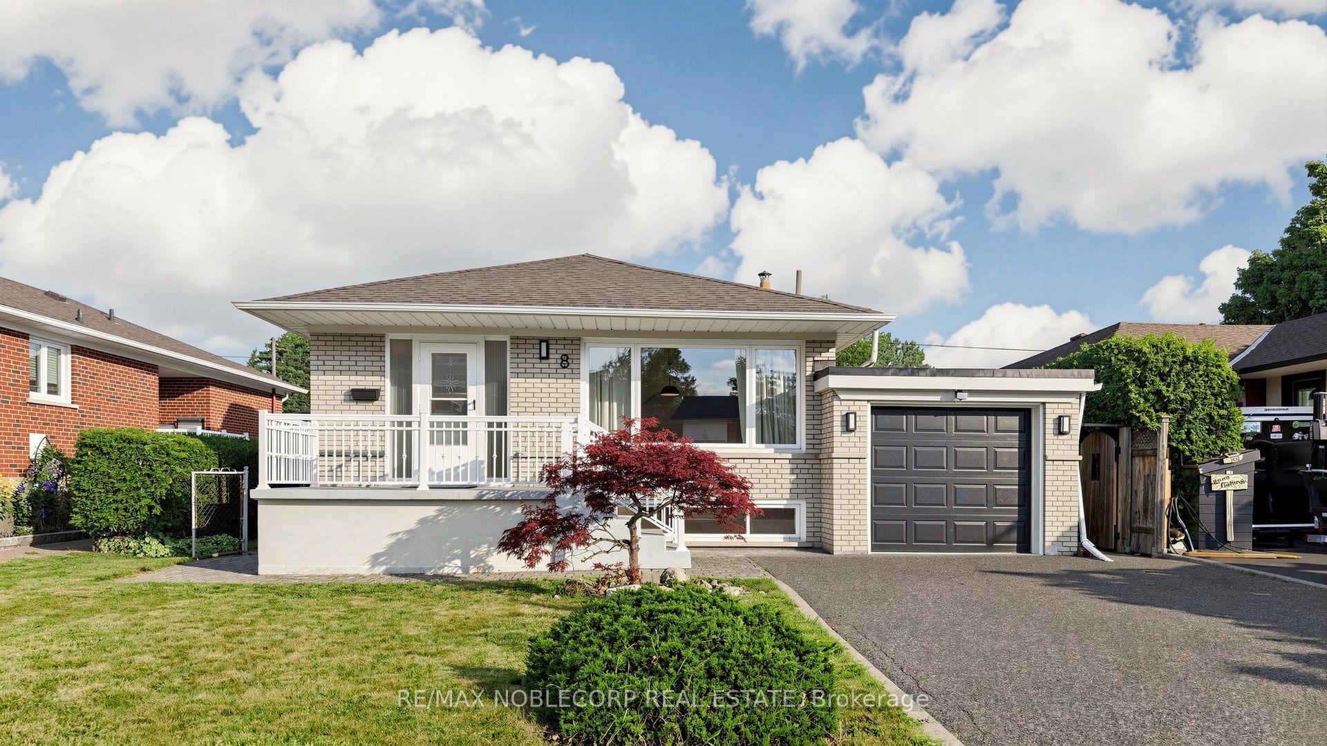 8 Summerfield Crescent, Toronto, ON M9M 3X3
