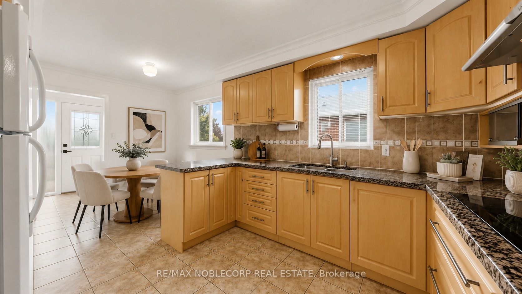 8 Summerfield Crescent, Toronto, ON M9M 3X3 photo 5