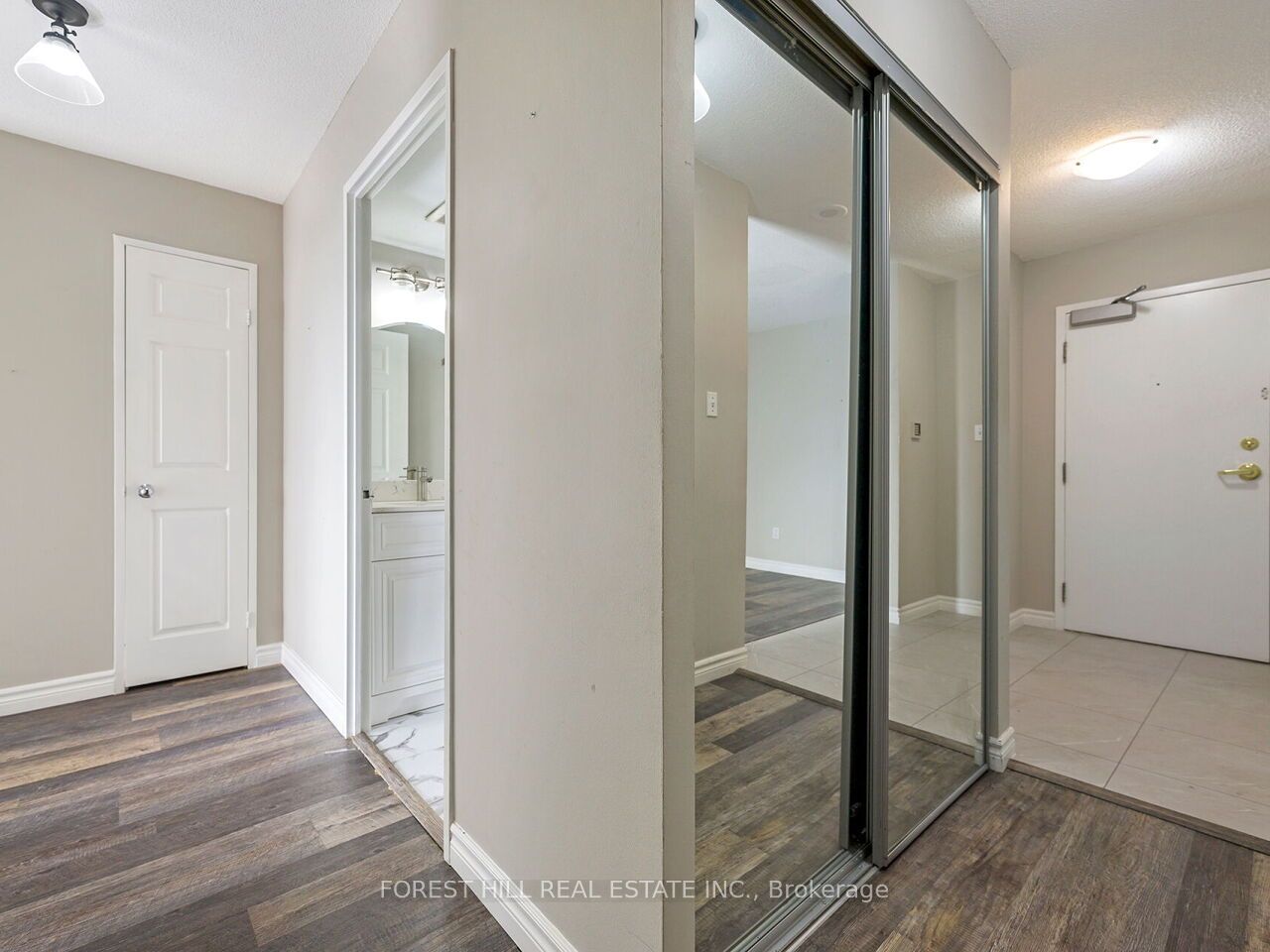 30 Malta Avenue 2004, Brampton, ON L6Y 4W6 photo 4