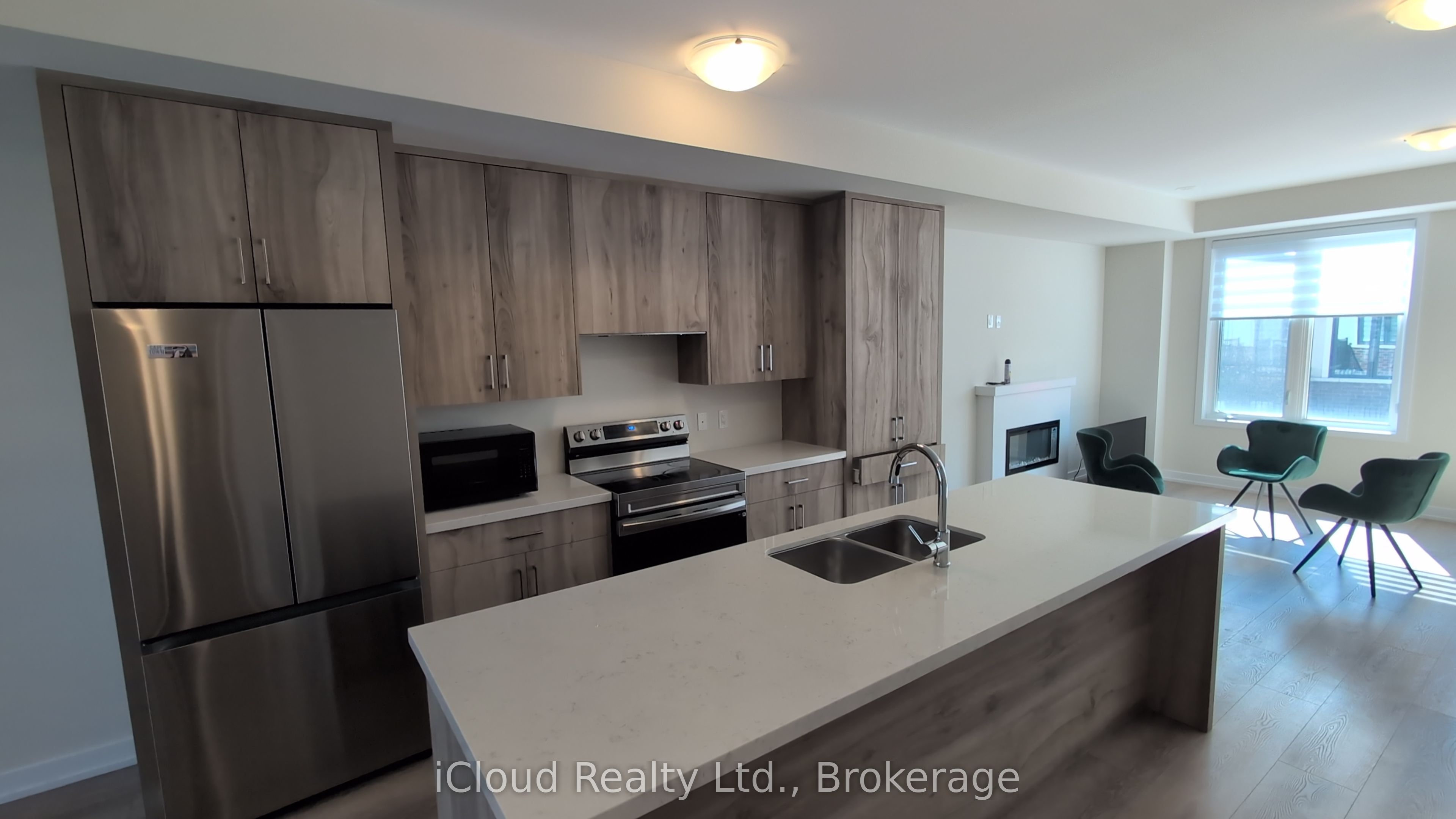 1346 Kobzar Drive, Oakville, ON L6M 4L8 photo 2