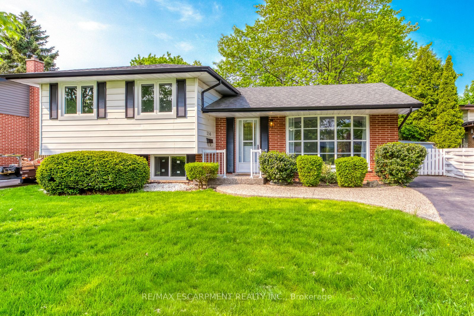 356 Dunlop Crescent, Burlington, ON L7L 3N7