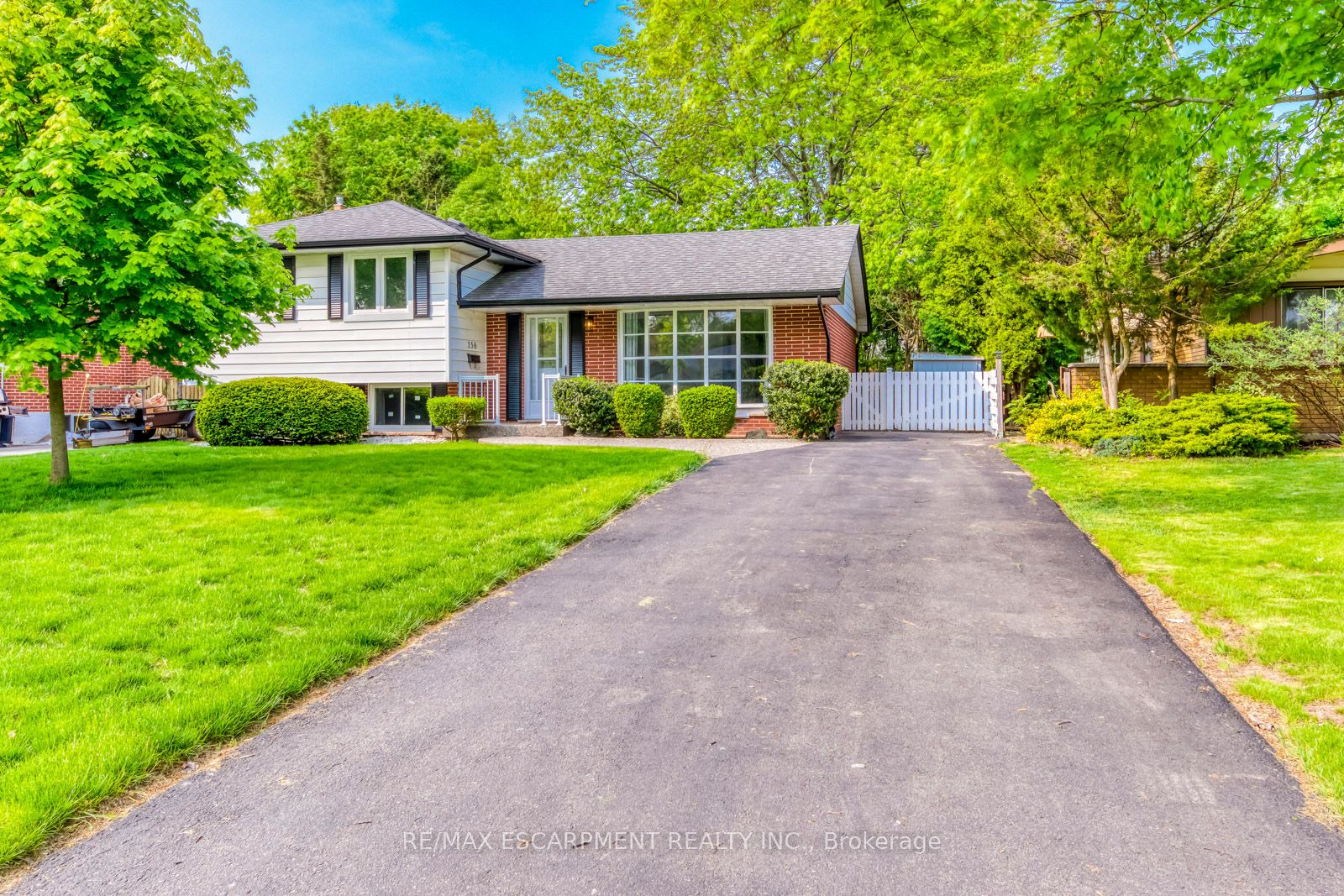 356 Dunlop Crescent, Burlington, ON L7L 3N7 photo 2
