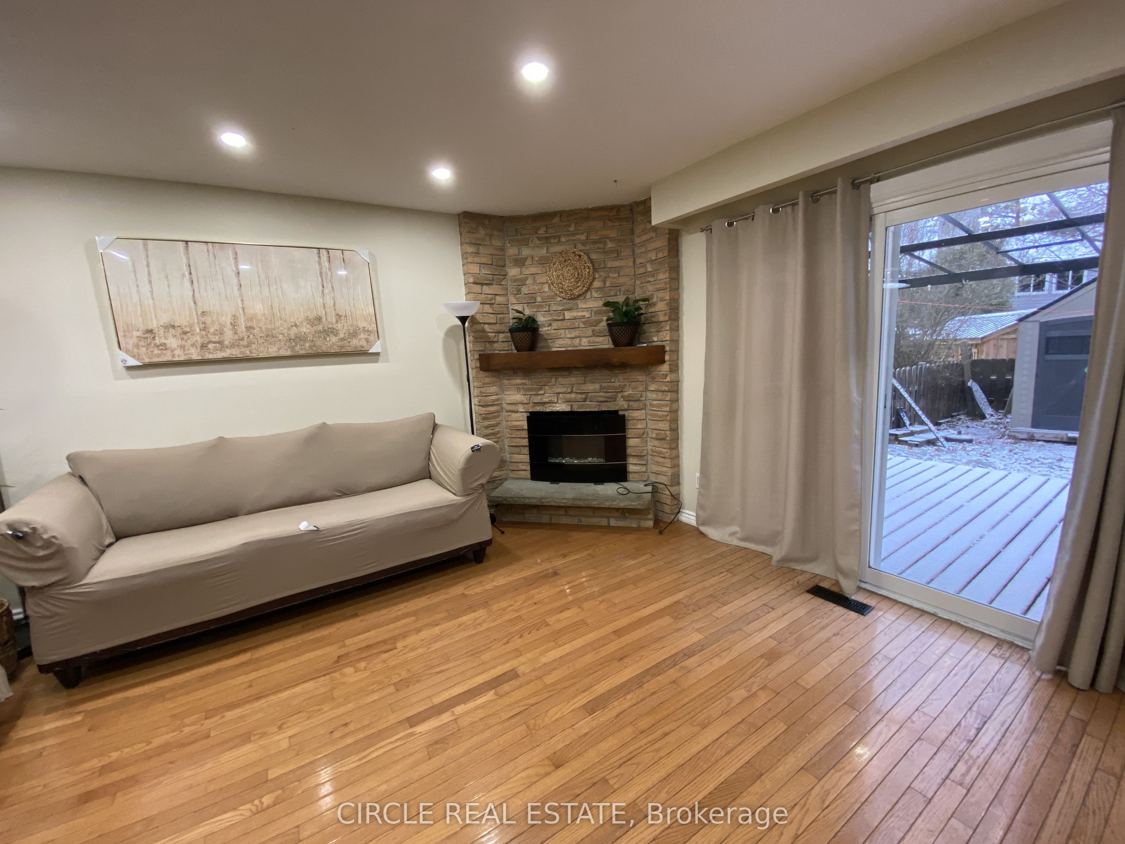 35 Fanshawe Drive, Brampton, ON L6Z 1A7 photo 2