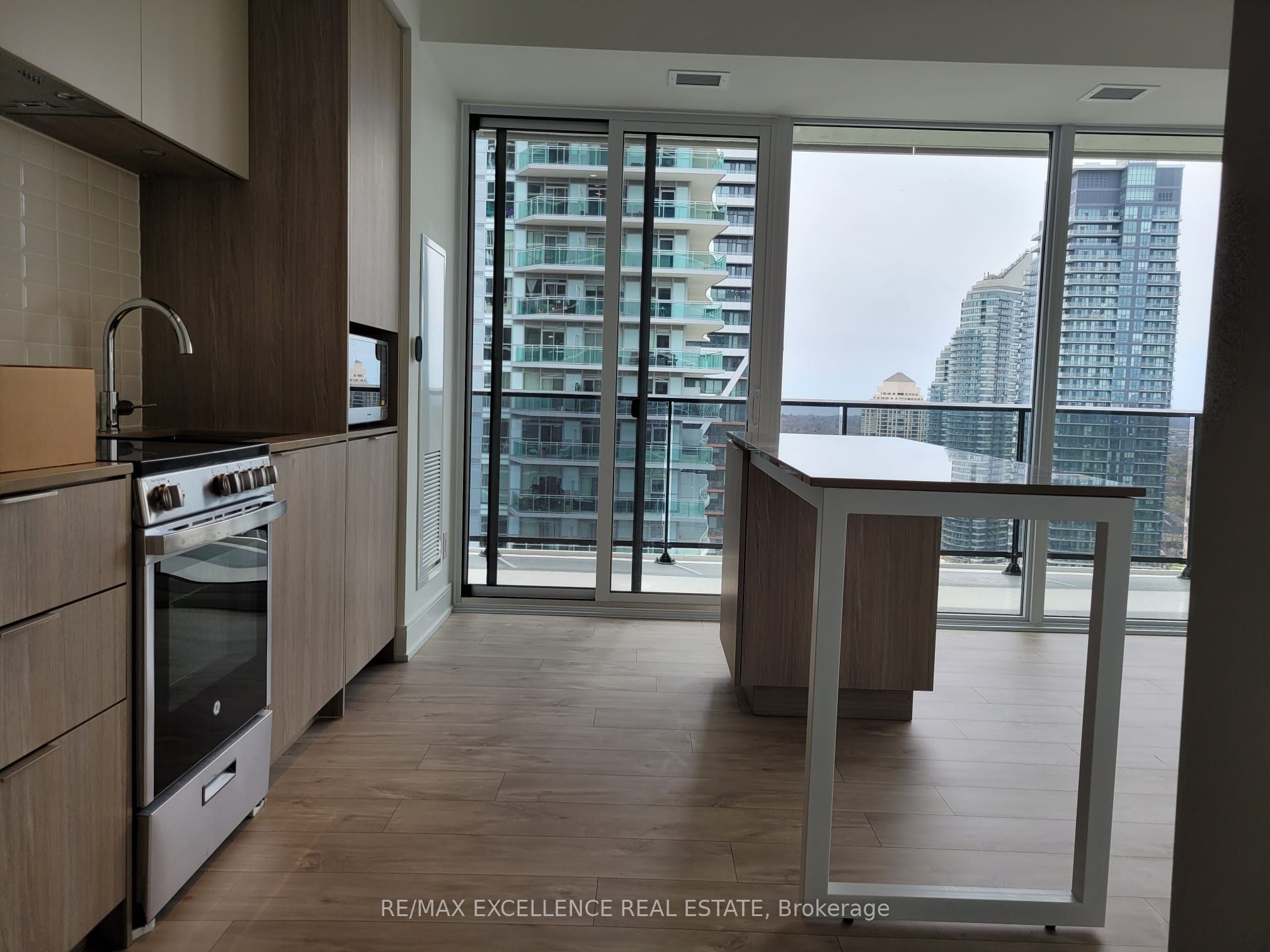 70 Annie Craig Drive 2708, Toronto, ON M8V 0C2 photo 2