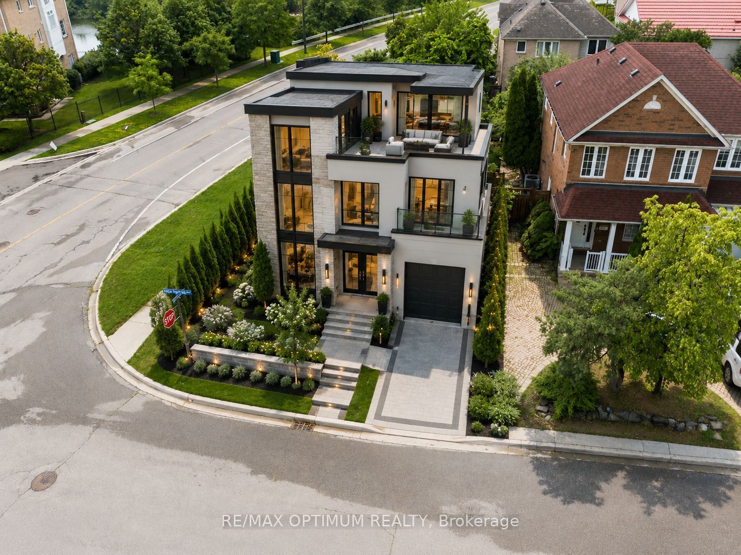 3140 High Springs Crescent, Mississauga, ON L5B 4G4 photo 2