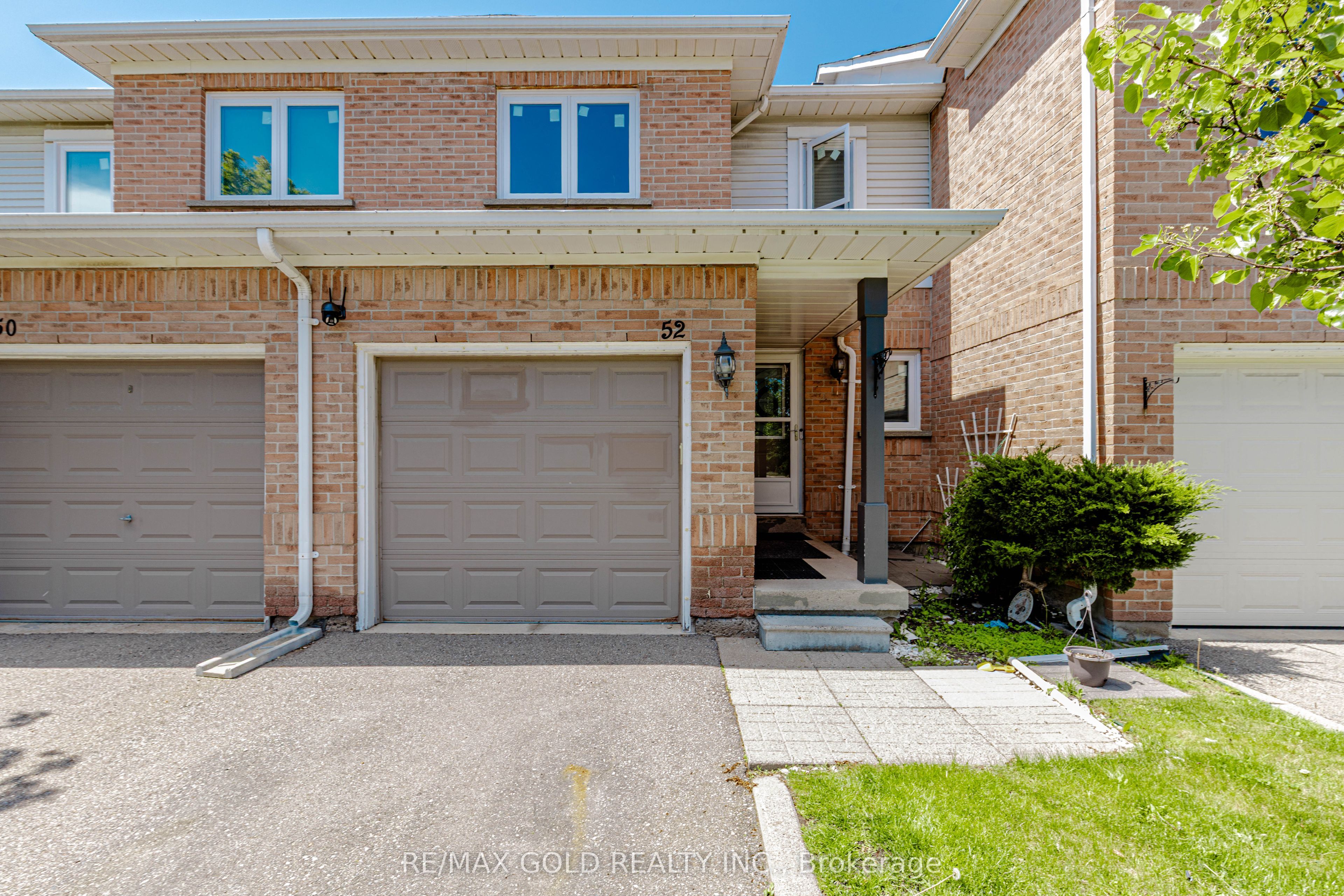 52 Wickstead Court, Brampton, ON L6R 1N8 photo 2