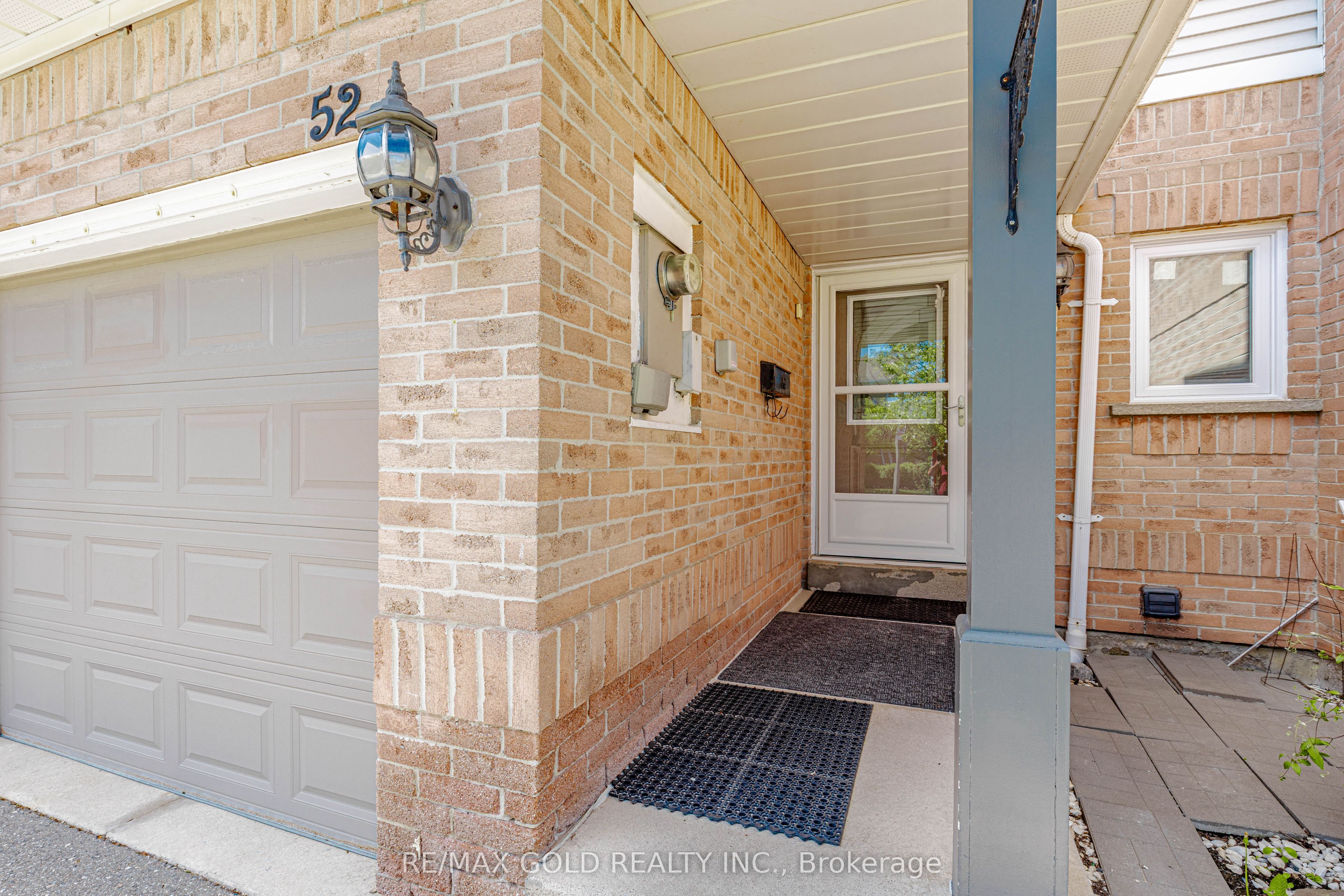 52 Wickstead Court, Brampton, ON L6R 1N8 photo 3