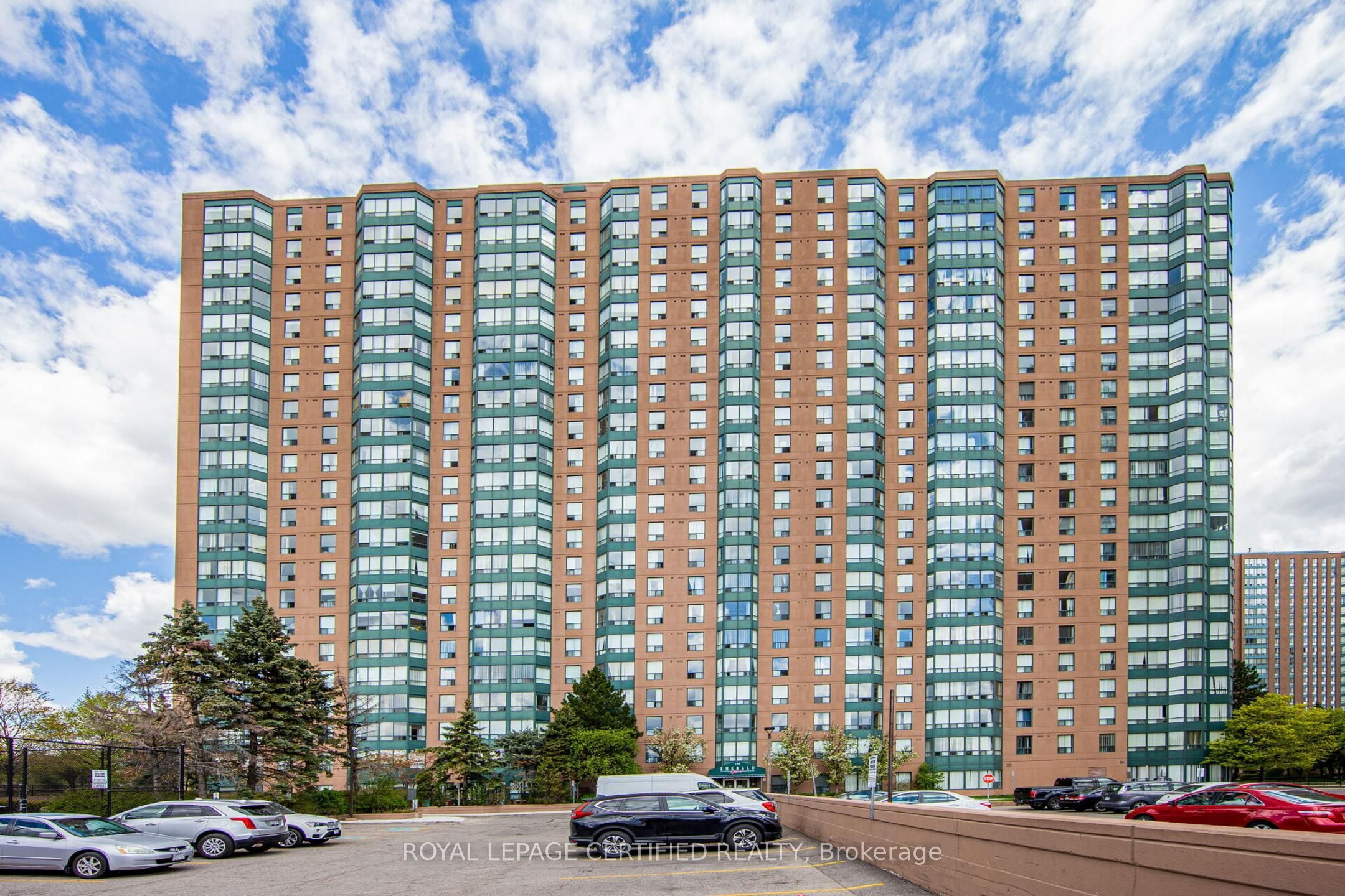 135 Hillcrest Avenue 1605, Mississauga, ON L5B 4B1