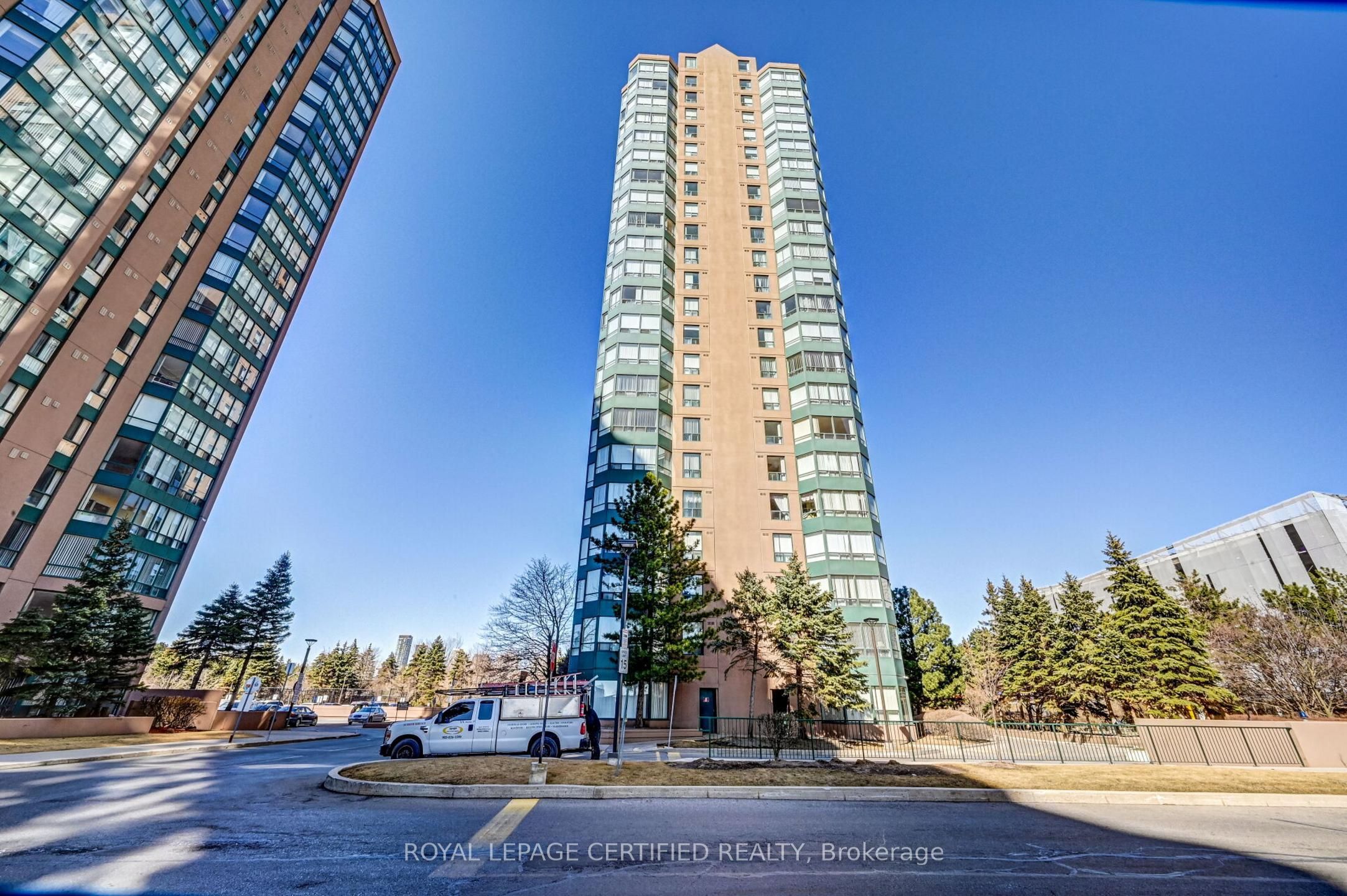 135 Hillcrest Avenue 1605, Mississauga, ON L5B 4B1 photo 4