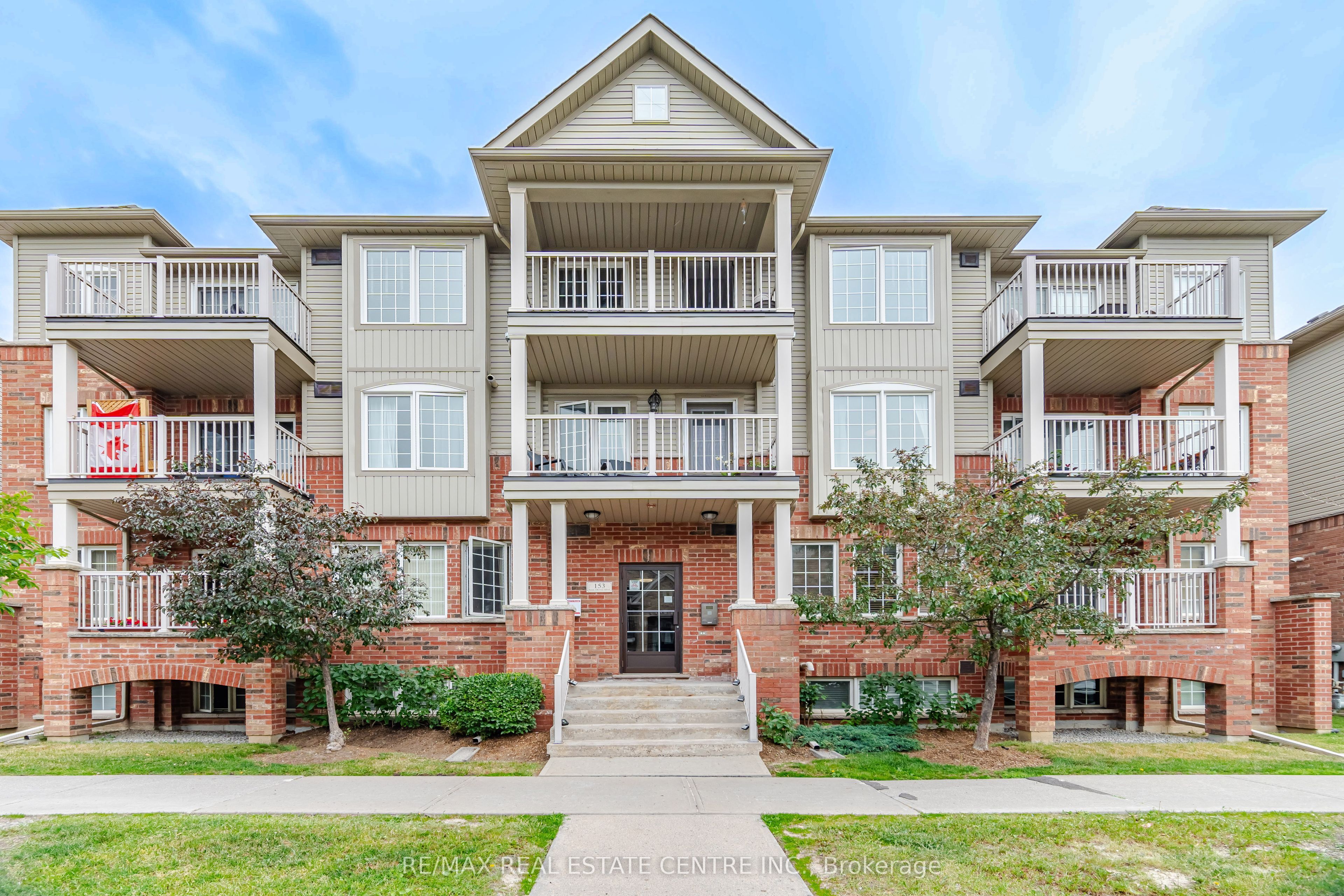 153 Isaac Devins Boulevard 2, Toronto, ON M9M 0C5 photo 2