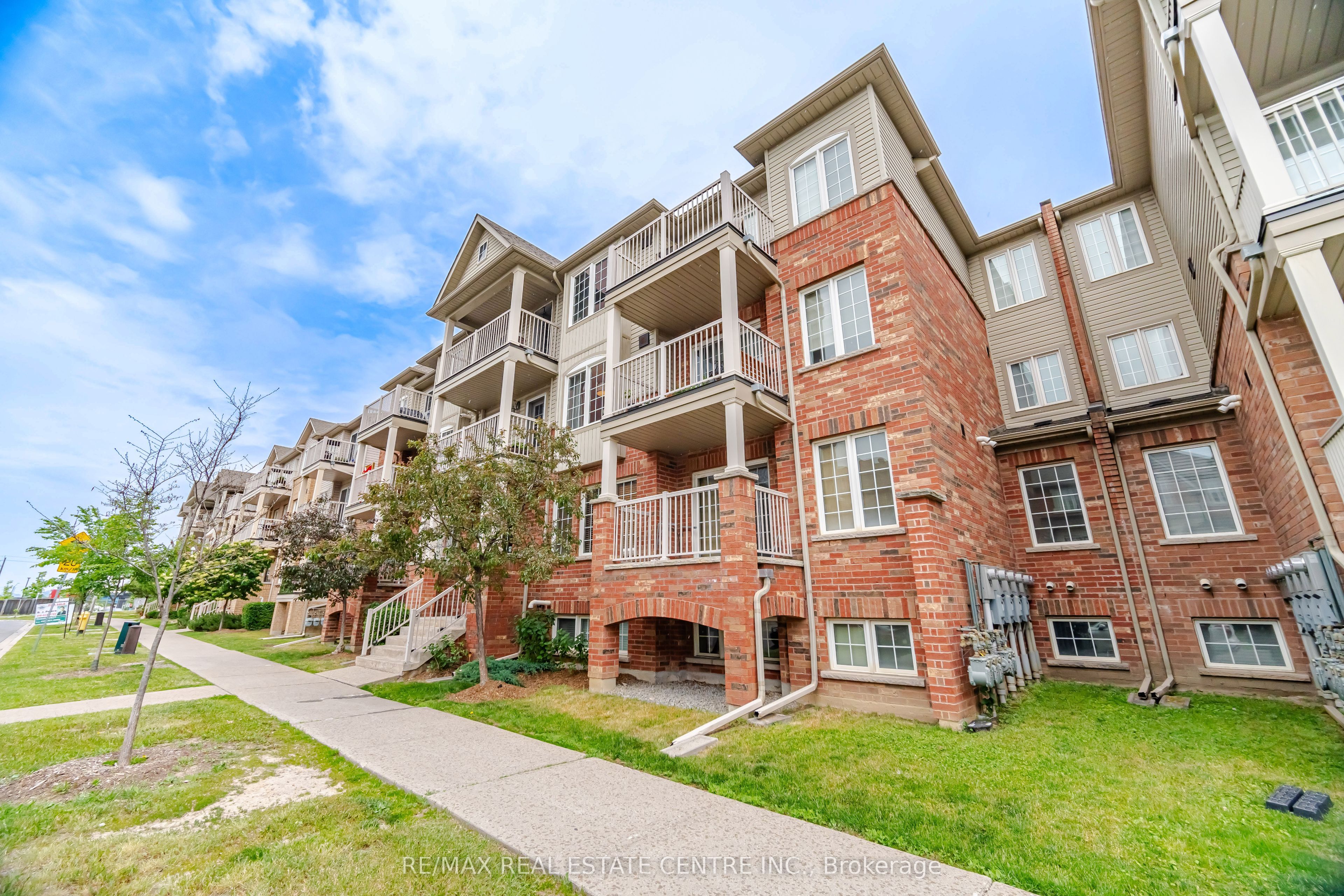 153 Isaac Devins Boulevard 2, Toronto, ON M9M 0C5 photo 3