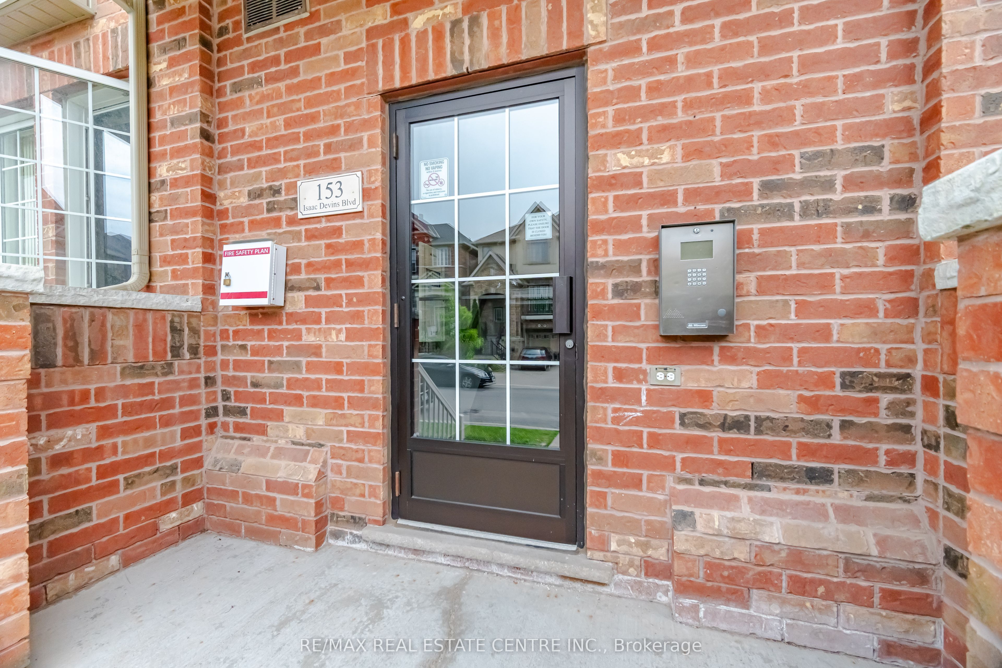 153 Isaac Devins Boulevard 2, Toronto, ON M9M 0C5 photo 4