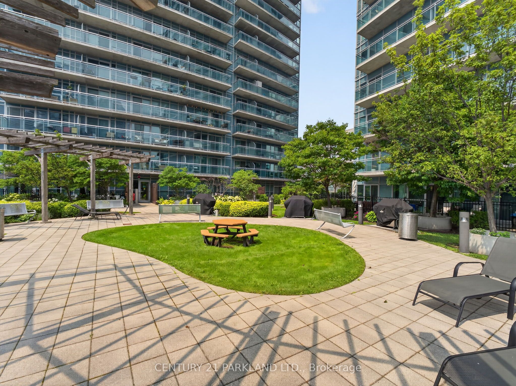 155 Legion Road 1103, Toronto, ON M8Y 0A7 photo 2