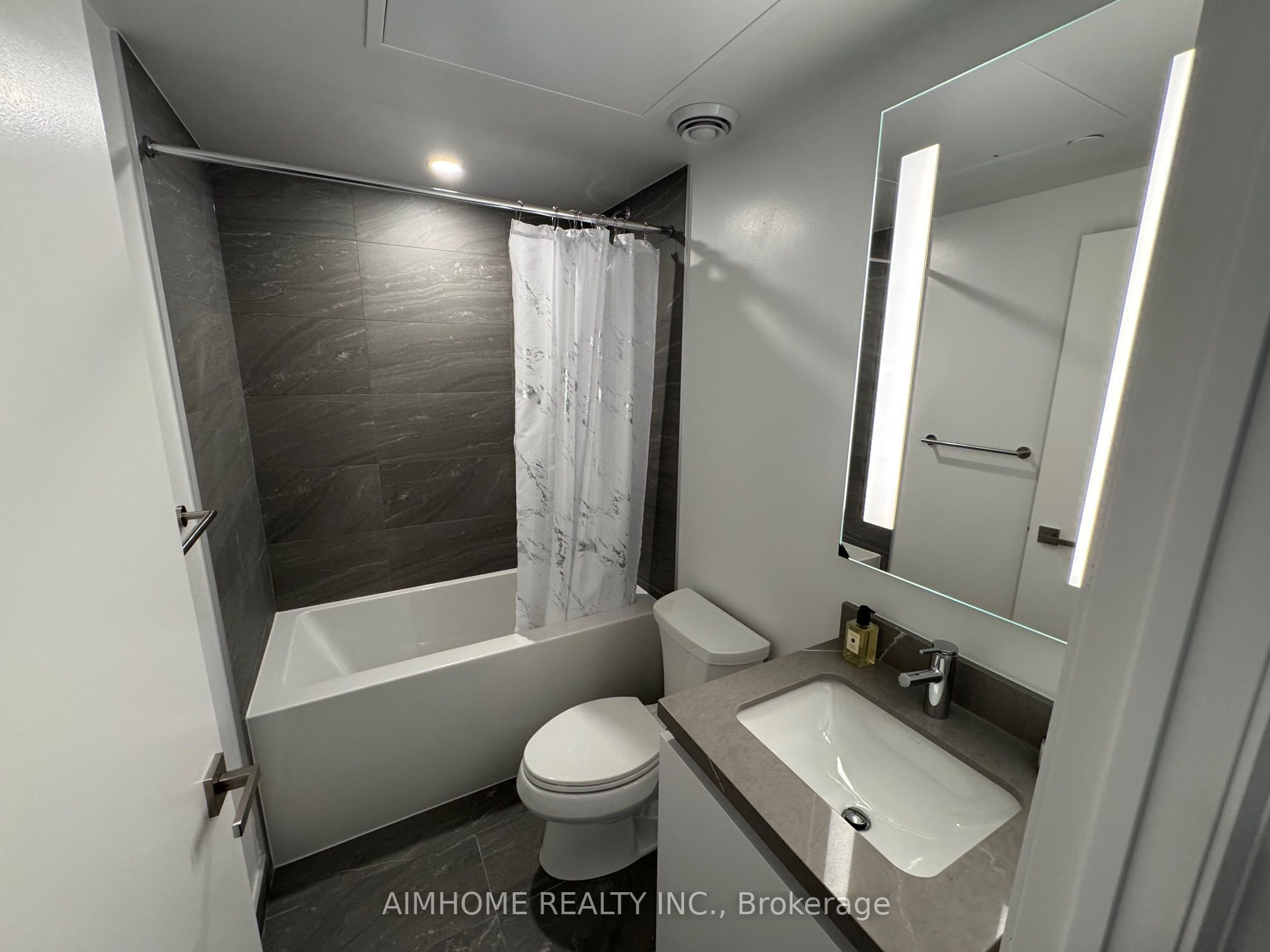 4015 W The Exchange W 1511, Mississauga, ON L5B 1M7 photo 3