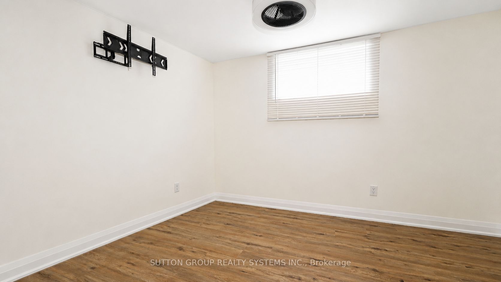 616 Rogers Road, Toronto, ON M6M 1B8 photo 3