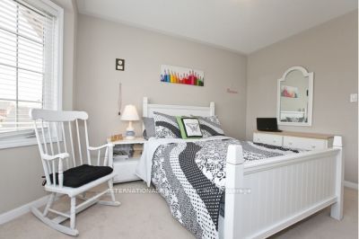 720 Stagg Gardens, Milton, ON L9T 0X9 photo 2