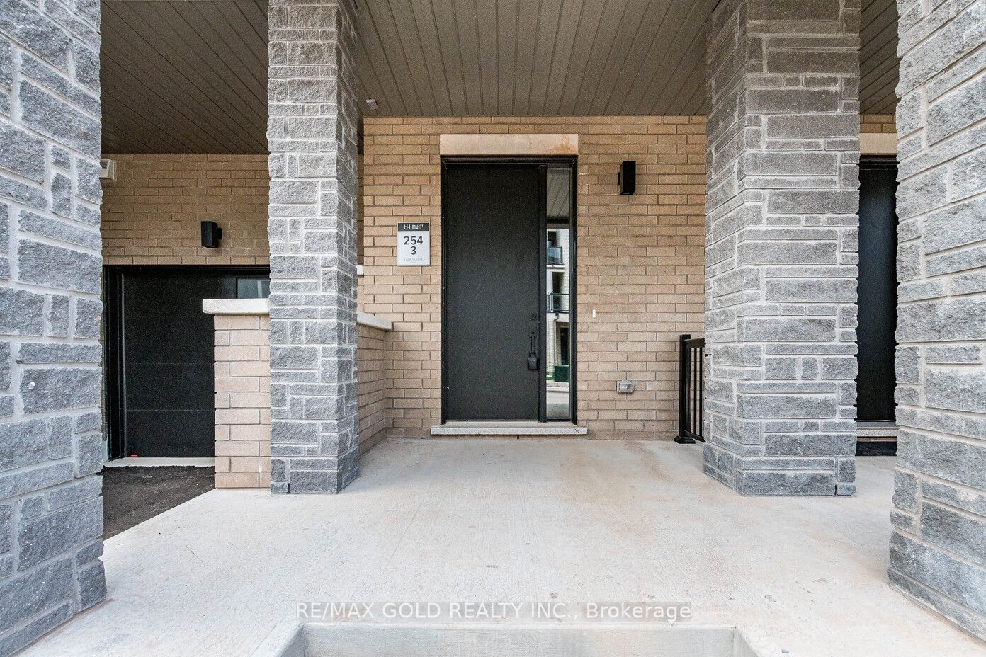 1295 Dempster Lane, Oakville, ON L6H 7Z2 photo 2