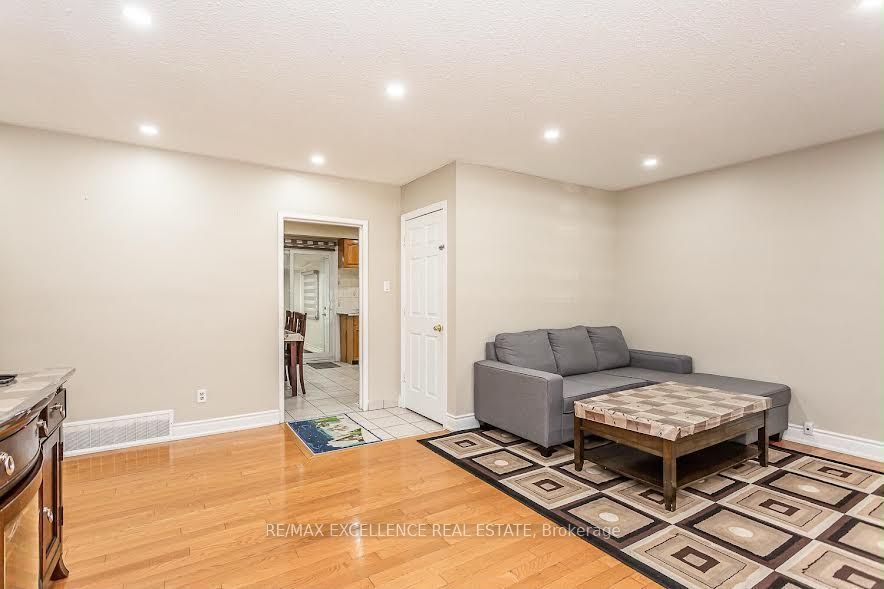7208 Hermitage Road, Mississauga, ON L4T 2S4 photo 5