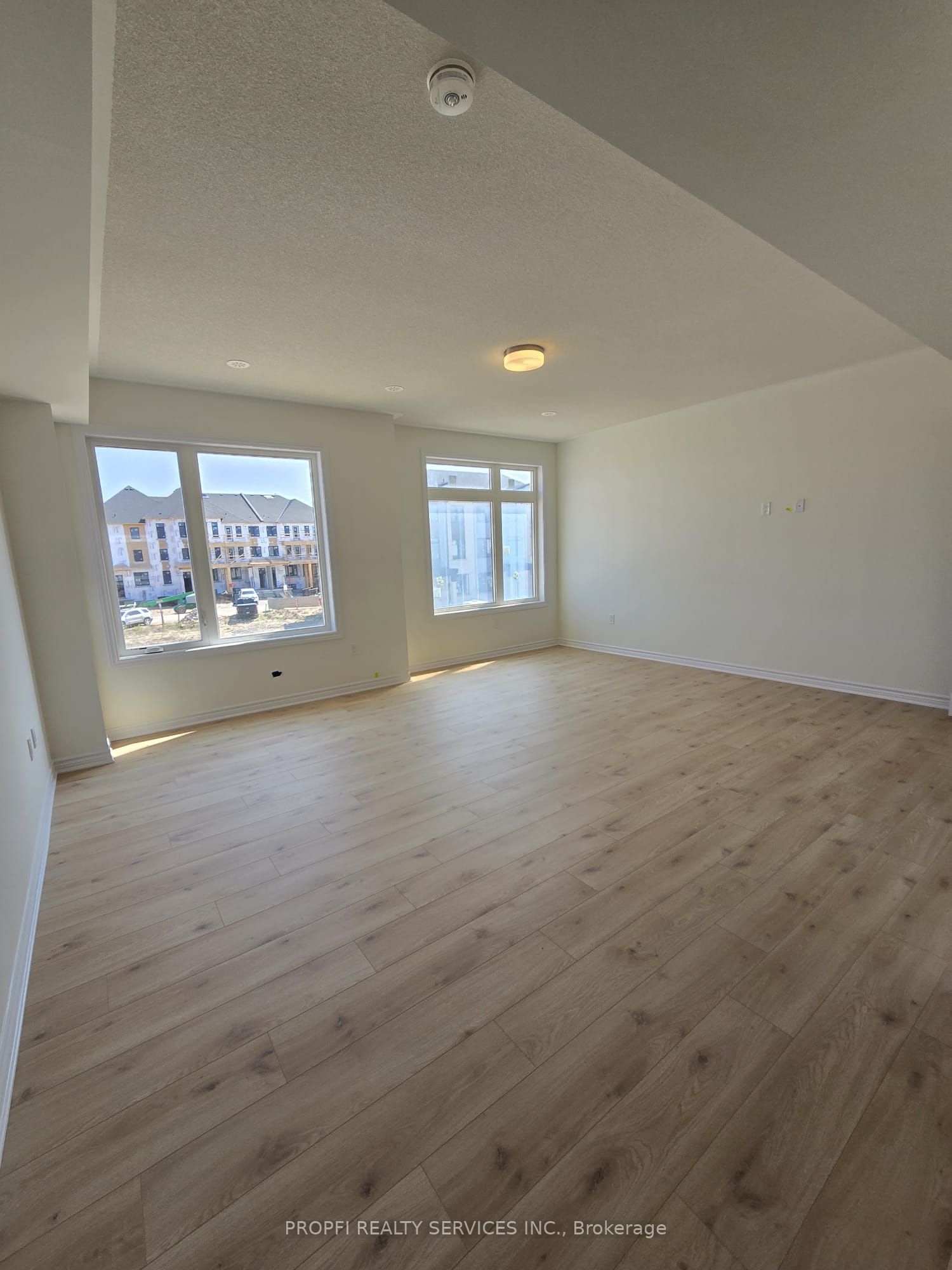 38 Thornbird Crescent Upper, Brampton, ON L7A 5N1 photo 2