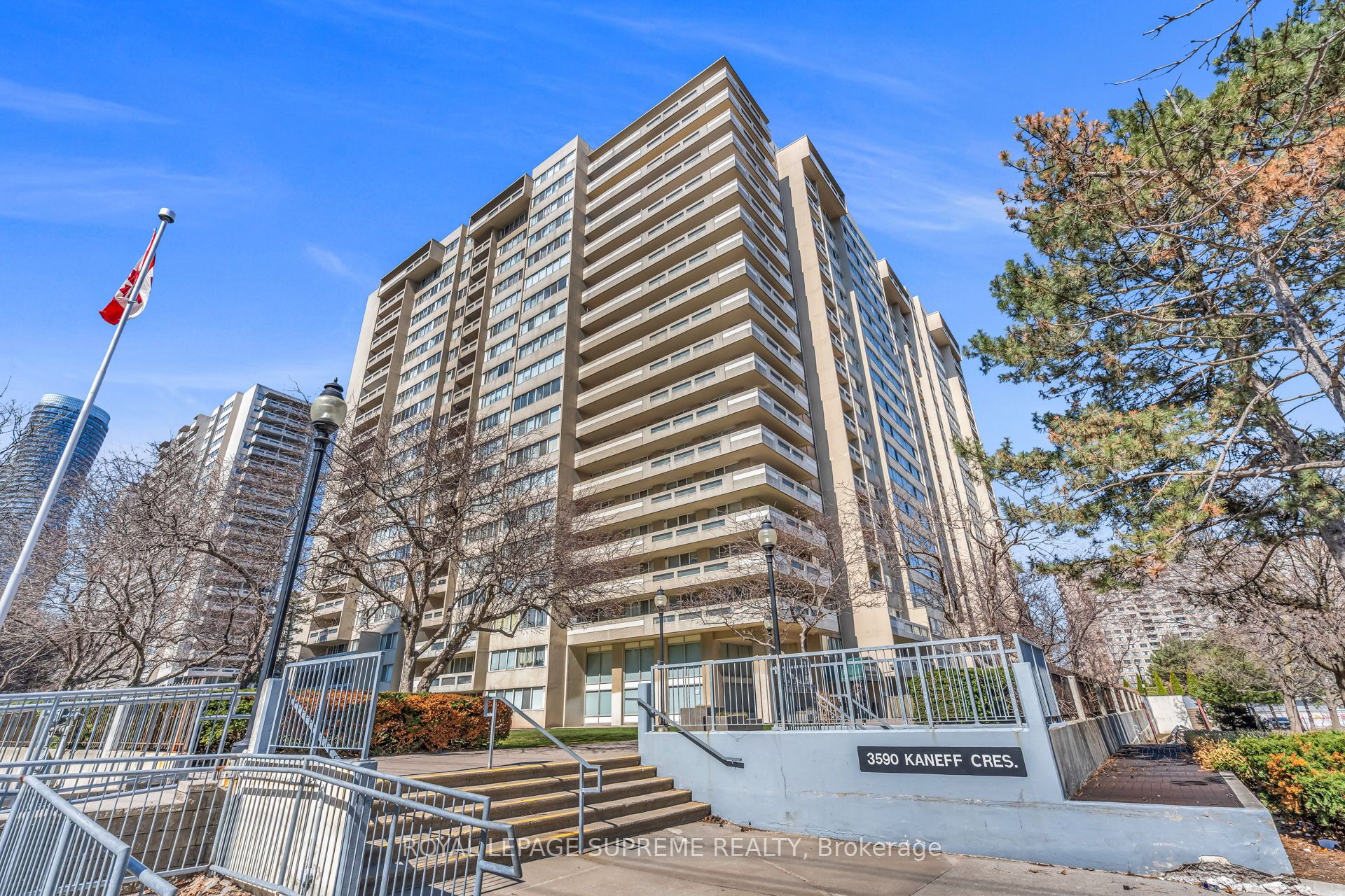 3590 Kaneff Crescent 1907, Mississauga, ON L5A 3X3 photo 2