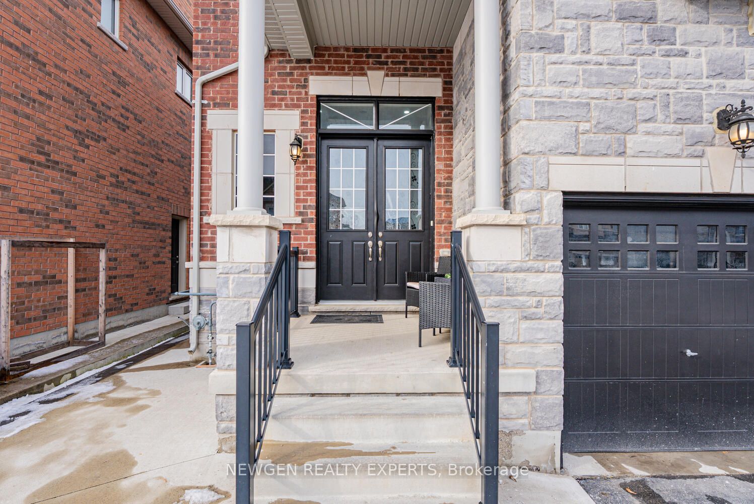 17 Monarch Drive, Halton Hills, ON L7G 0H9 photo 3