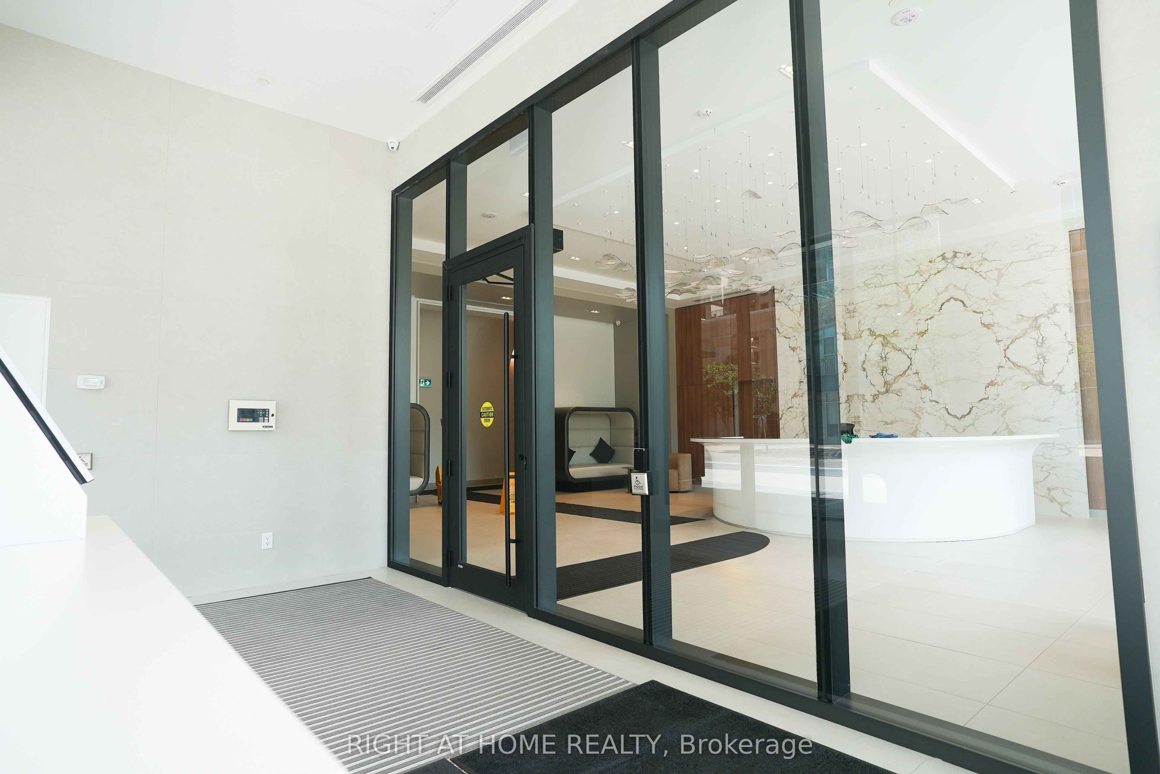 2075 Lakeshore Road 308, Burlington, ON L7R 0H3 photo 3