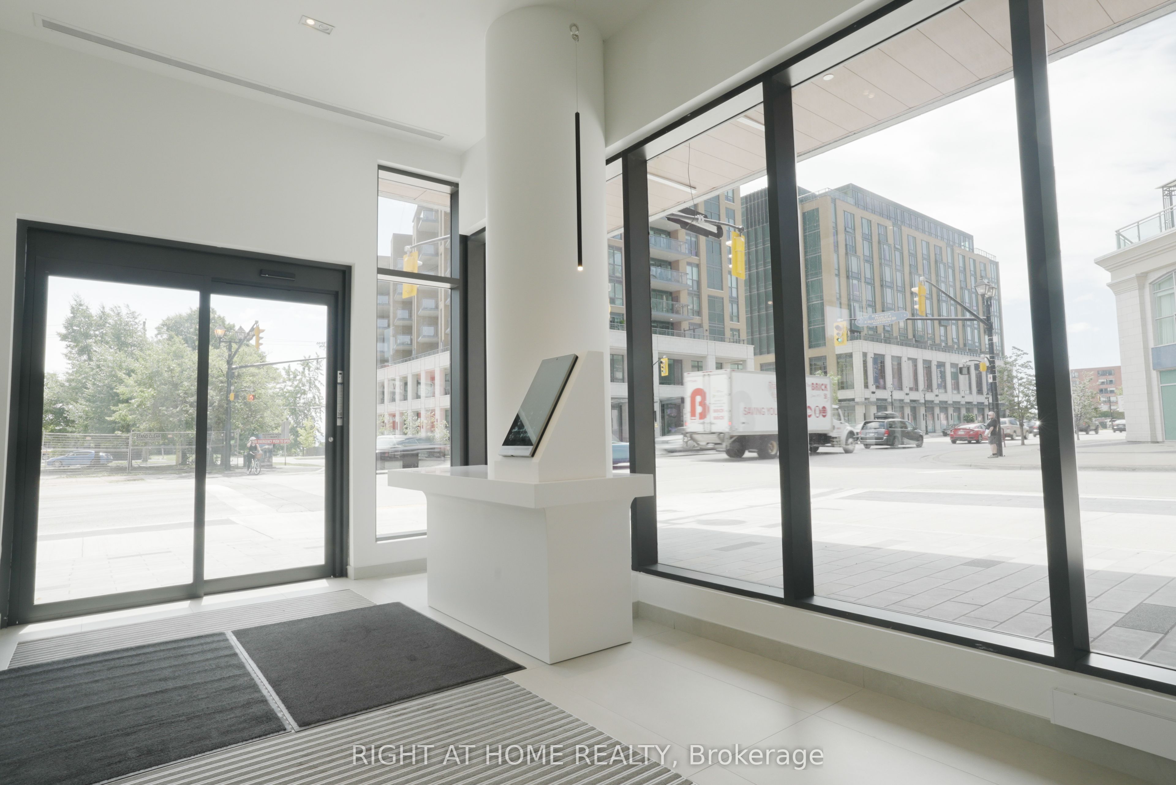 2075 Lakeshore Road 308, Burlington, ON L7R 0H3 photo 4