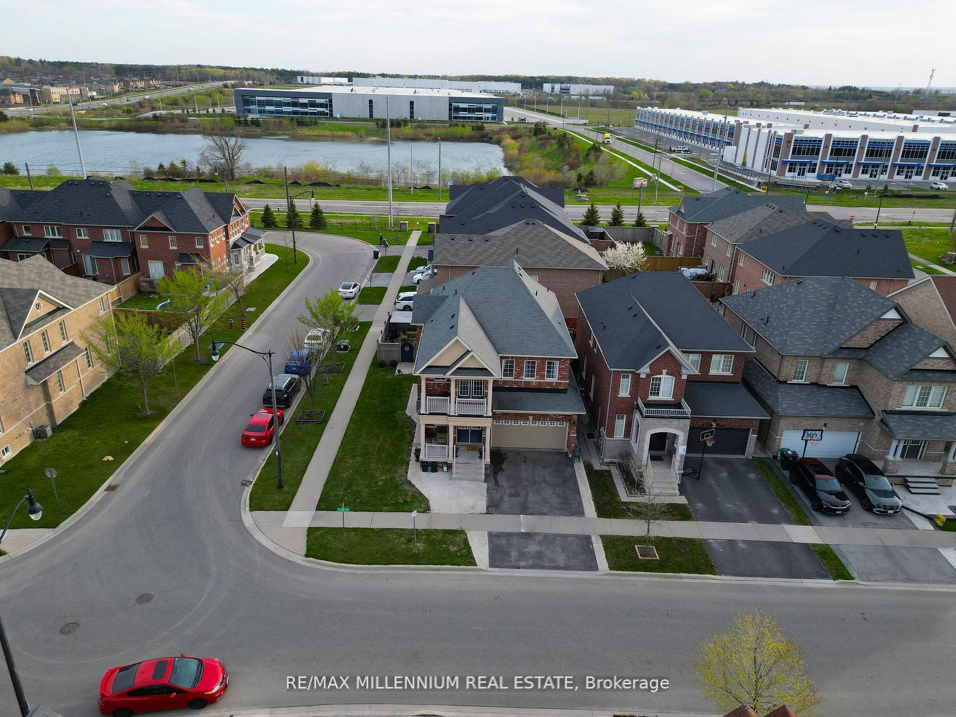 8 Zelda Road, Brampton, ON L6R 0B3 photo 2