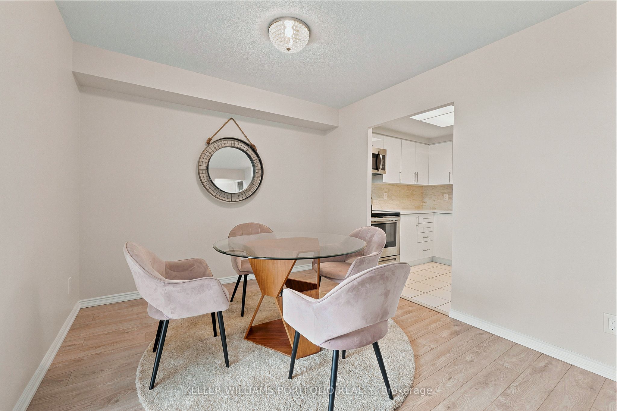 135 Hillcrest Avenue 605, Mississauga, ON L5B 4B1 photo 2