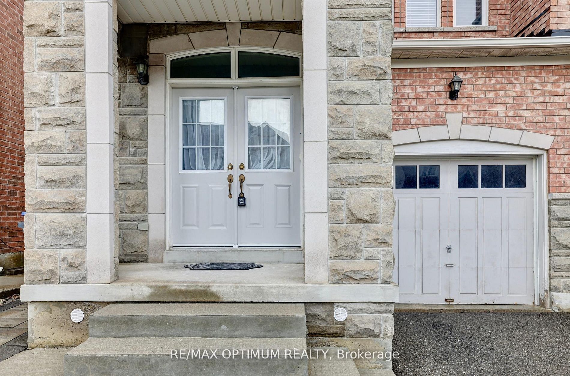 21 Saint Eugene Street, Brampton, ON L6Y 0N5 photo 2