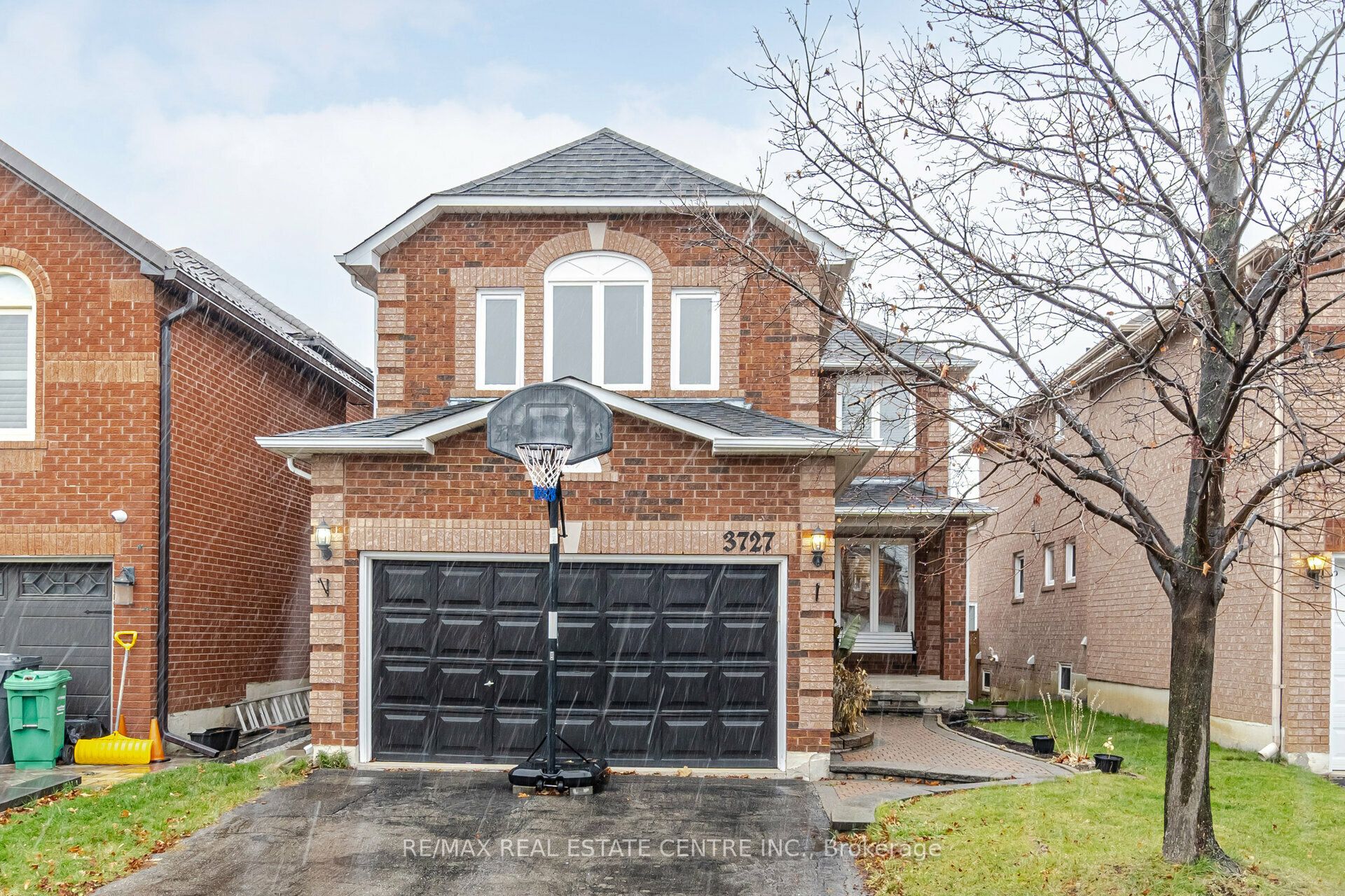3727 Althorpe Circle, Mississauga, ON L5N 7G5 photo 2