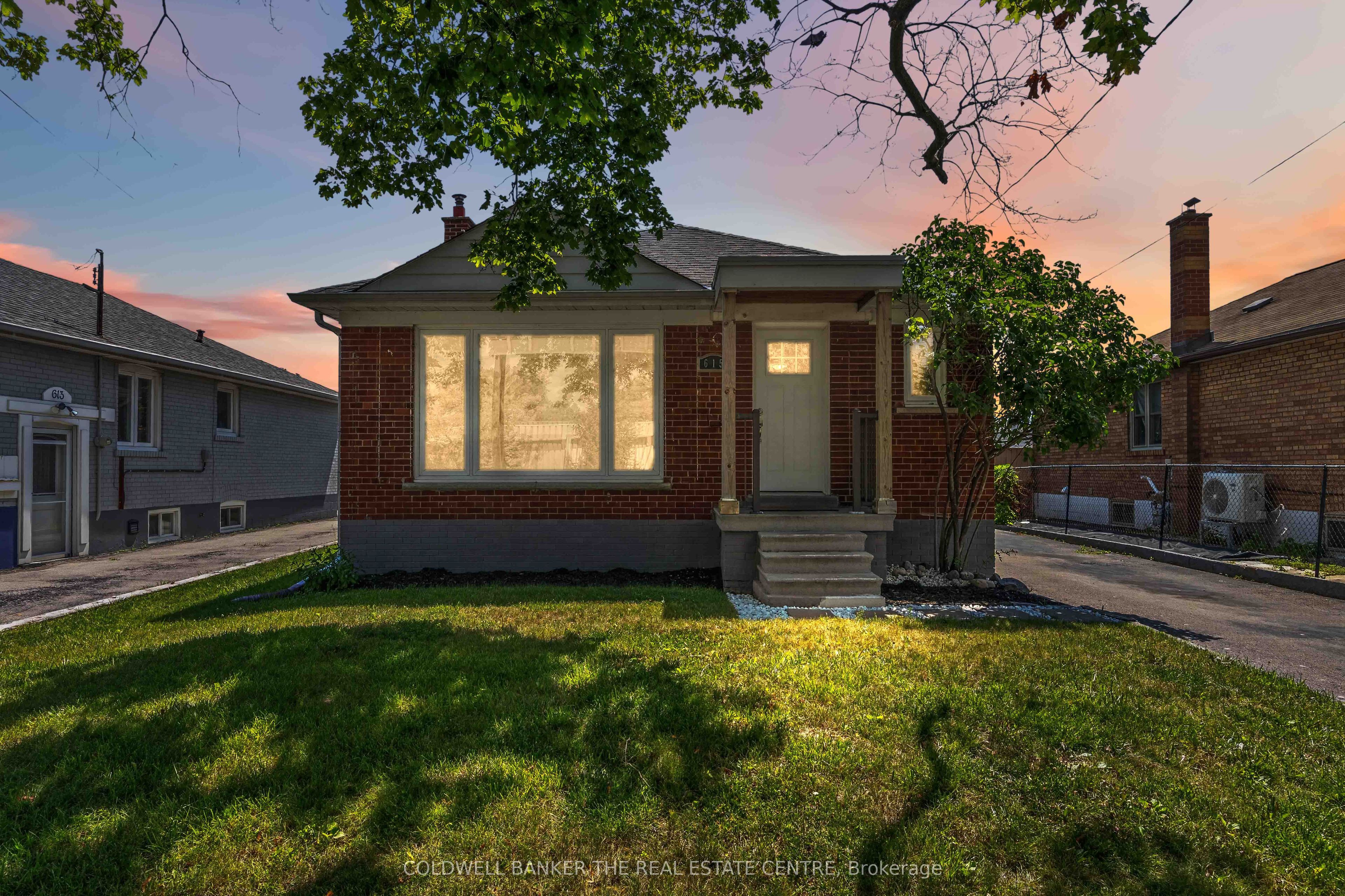 615 Oxford Street, Toronto, ON M8Y 1E7