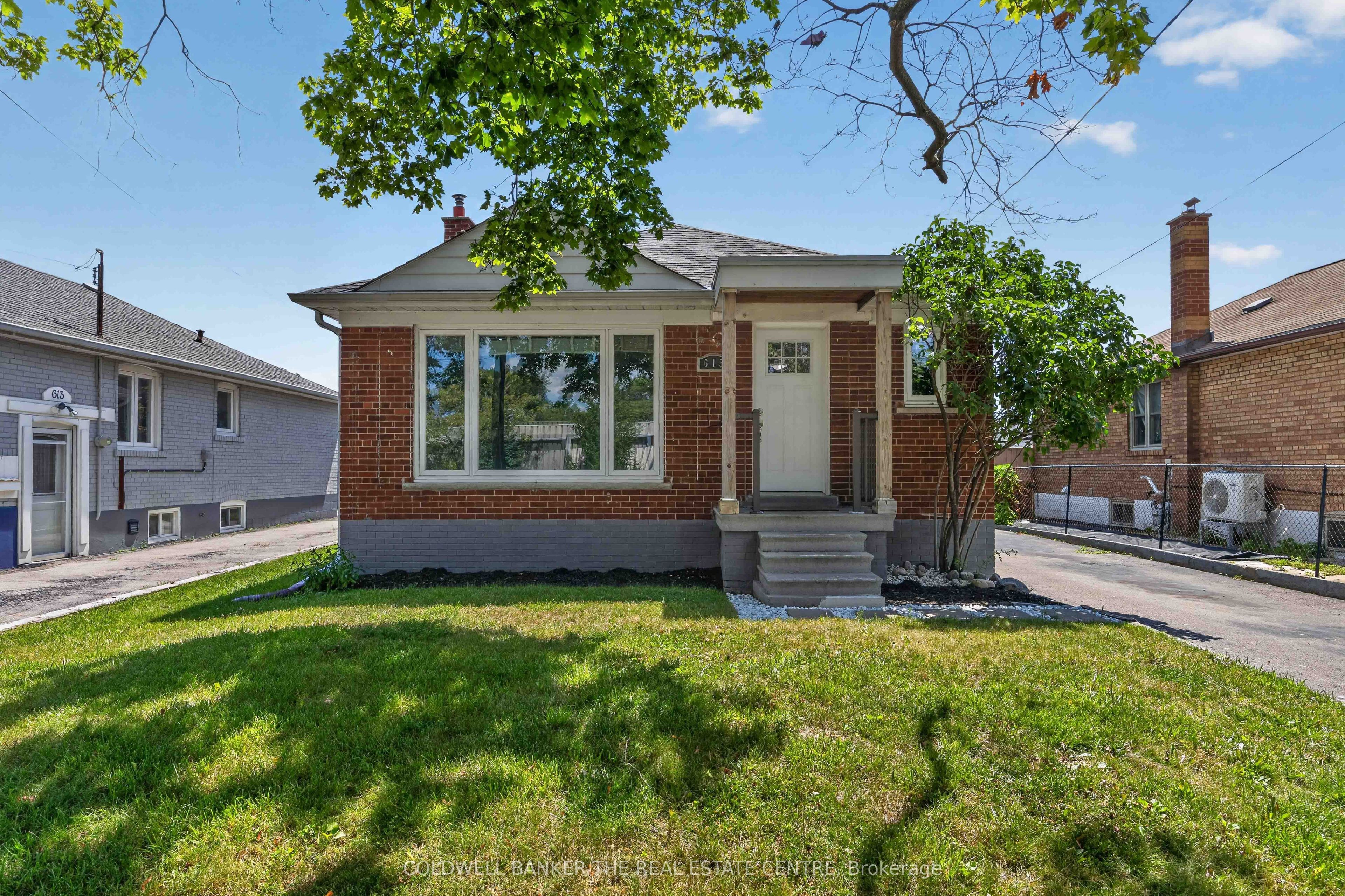 615 Oxford Street, Toronto, ON M8Y 1E7 photo 2