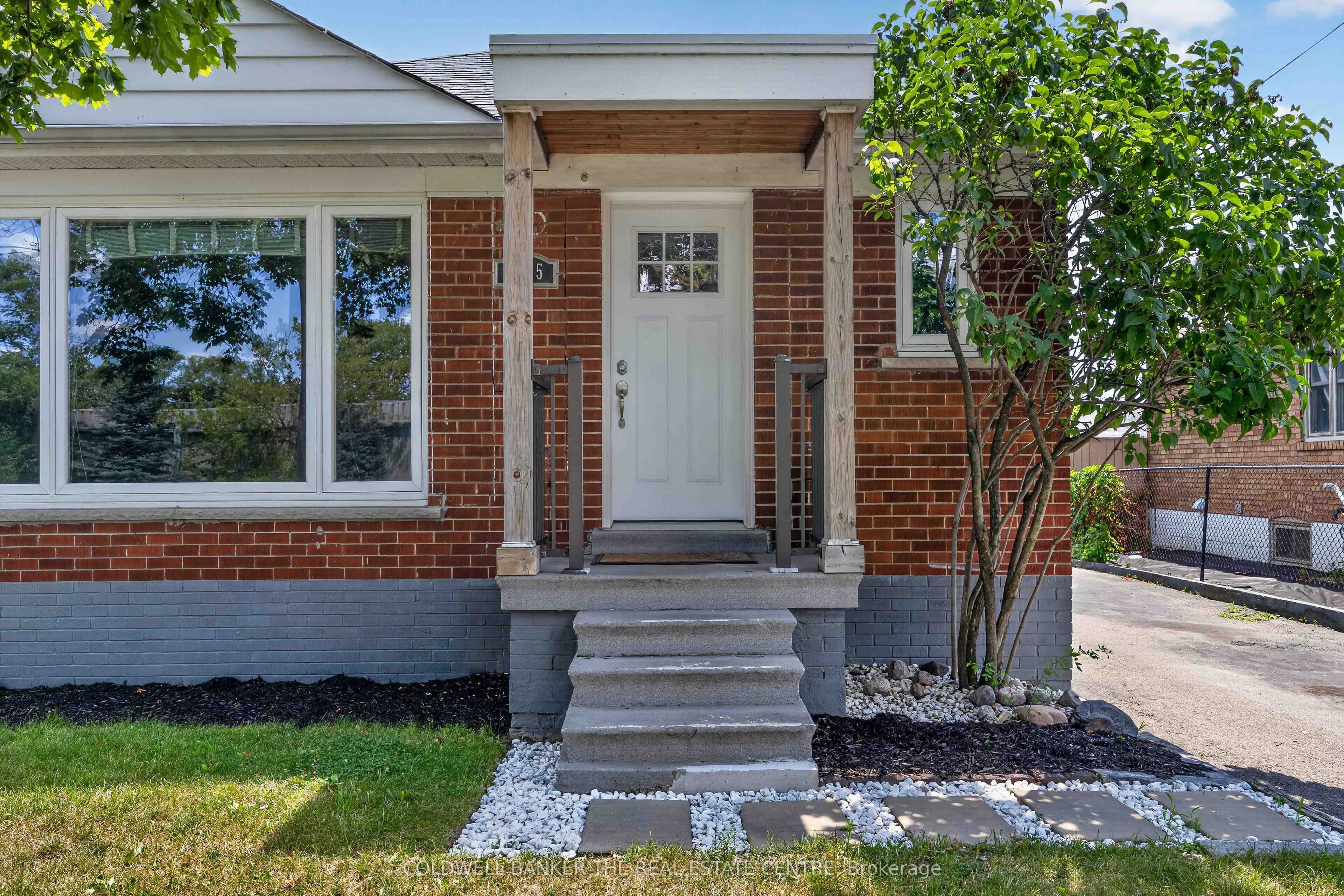 615 Oxford Street, Toronto, ON M8Y 1E7 photo 3
