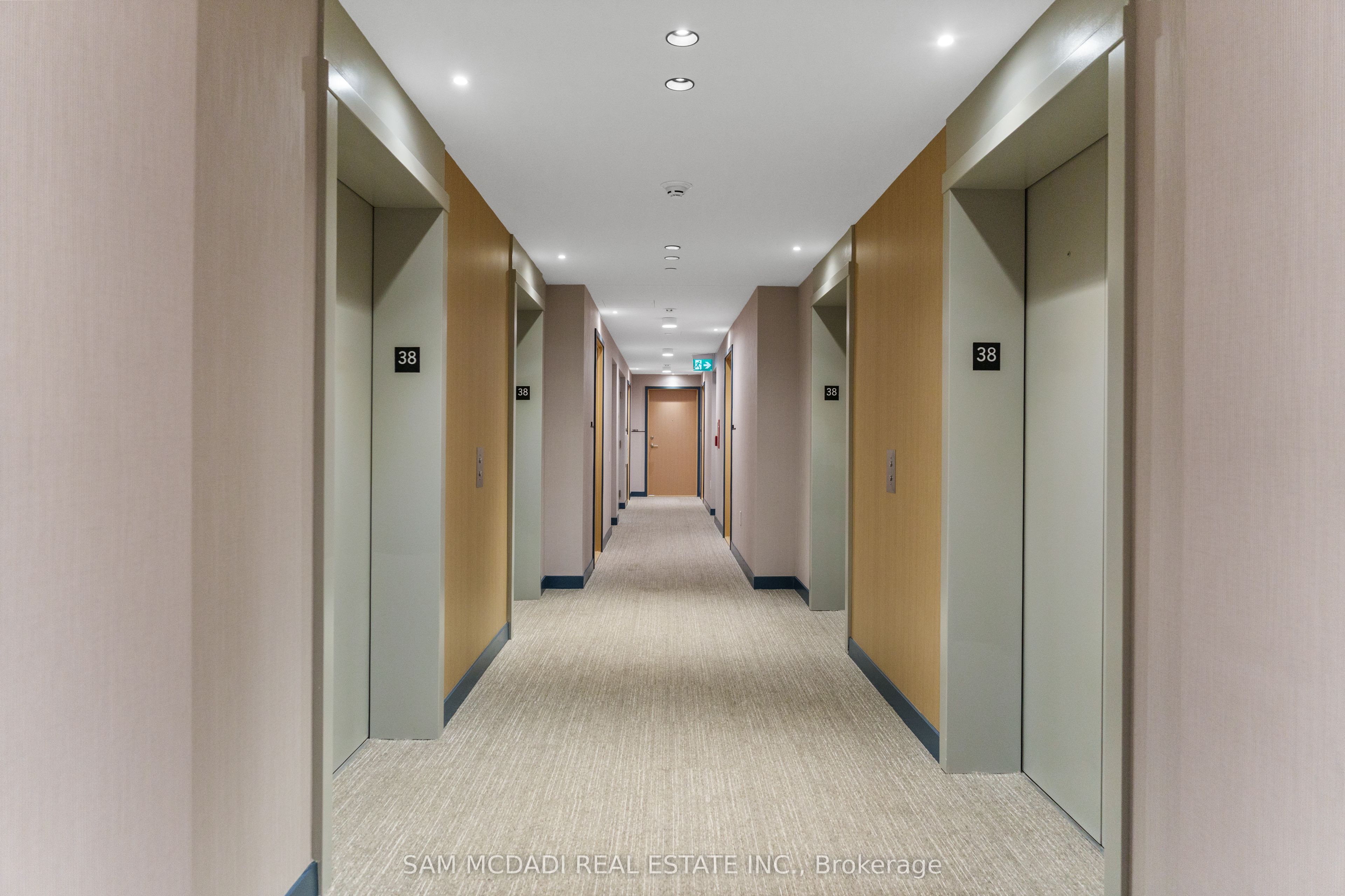 395 Square One Drive 3810, Mississauga, ON L5B 0P6 photo 4