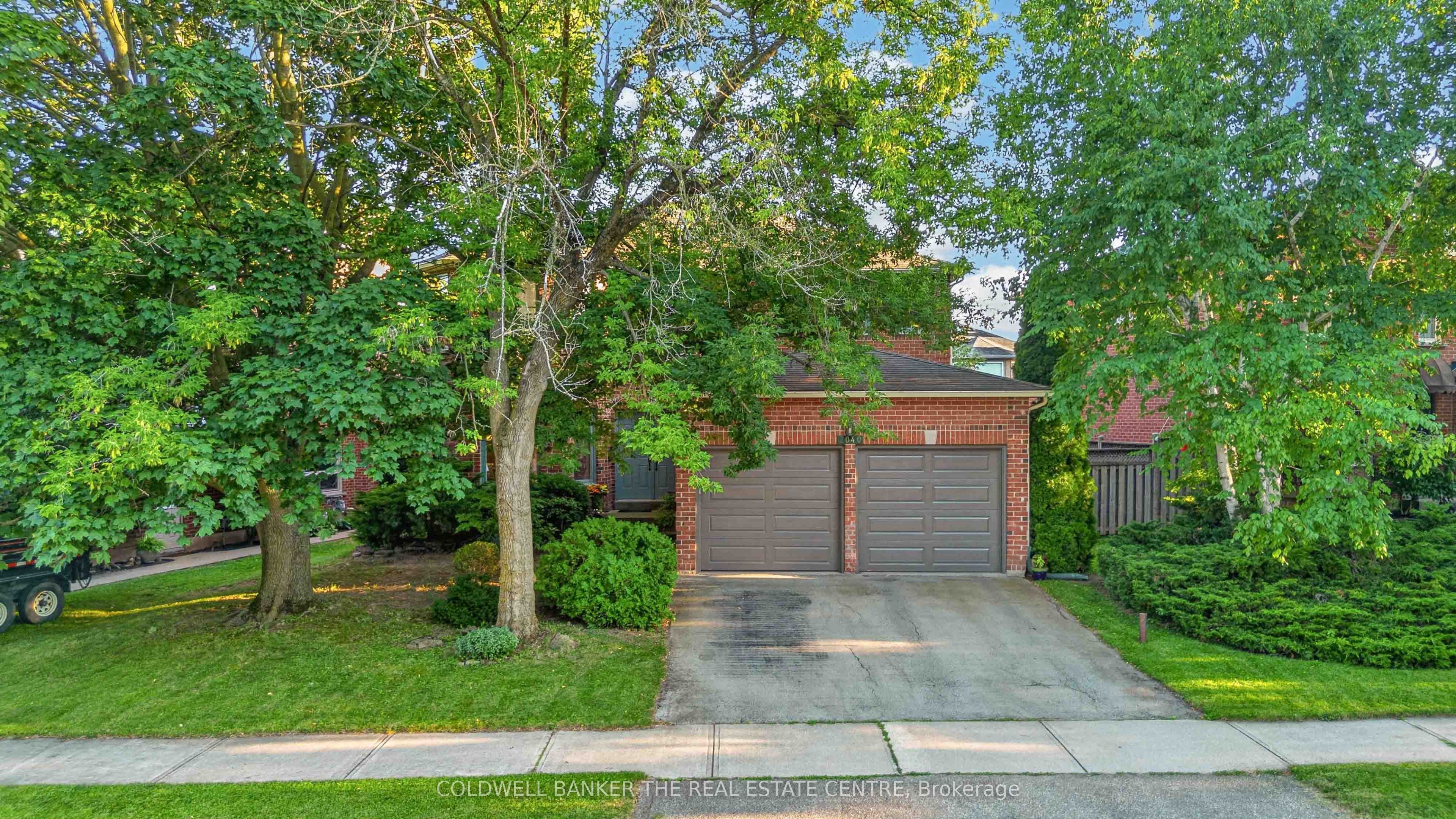 2040 Markle Drive, Oakville, ON L6H 3T3