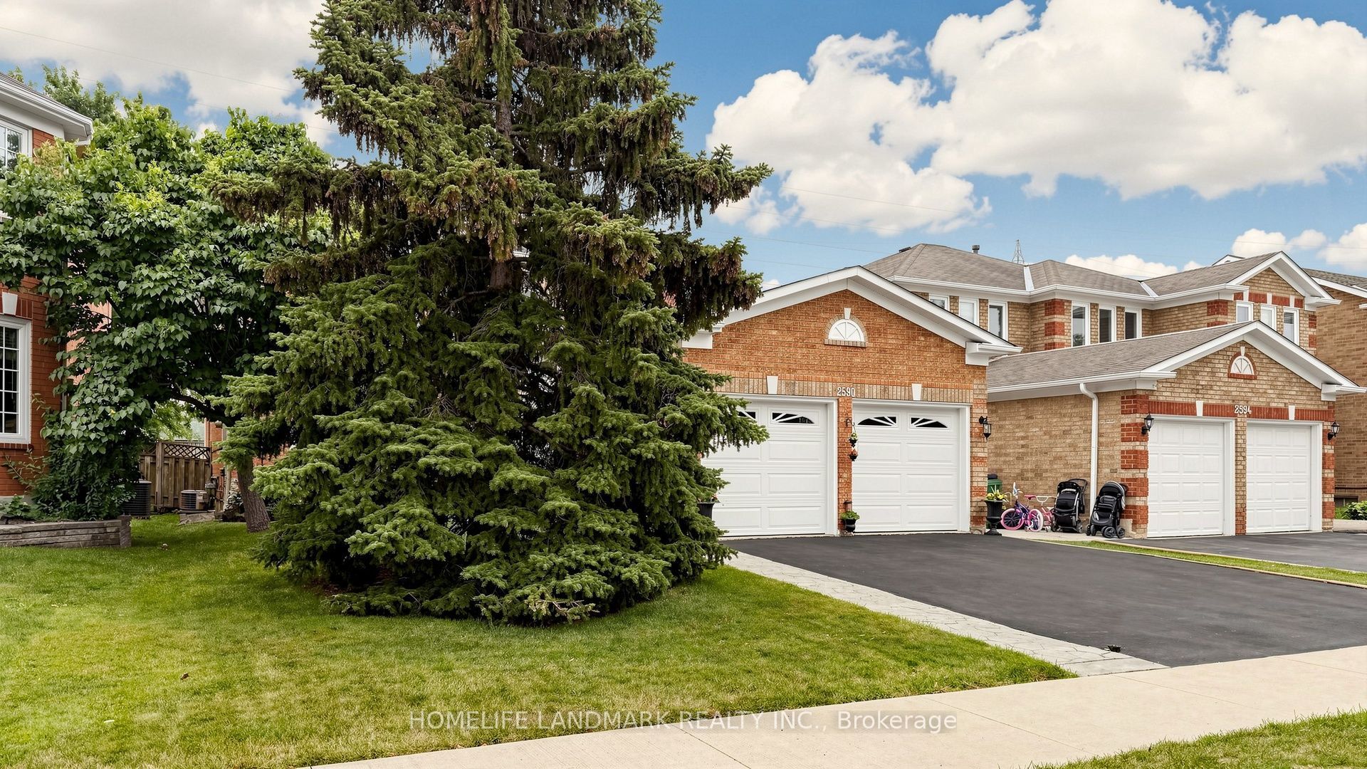 2590 Ambercroft Trail, Mississauga, ON L5M 4K3 photo 2