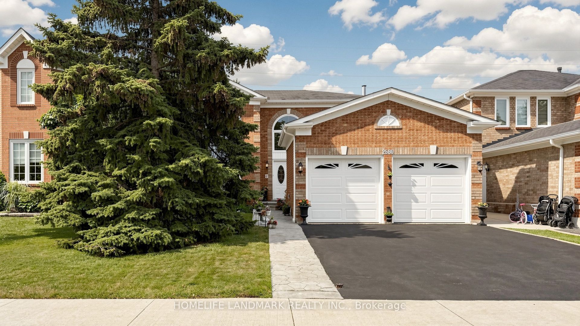 2590 Ambercroft Trail, Mississauga, ON L5M 4K3 photo 3