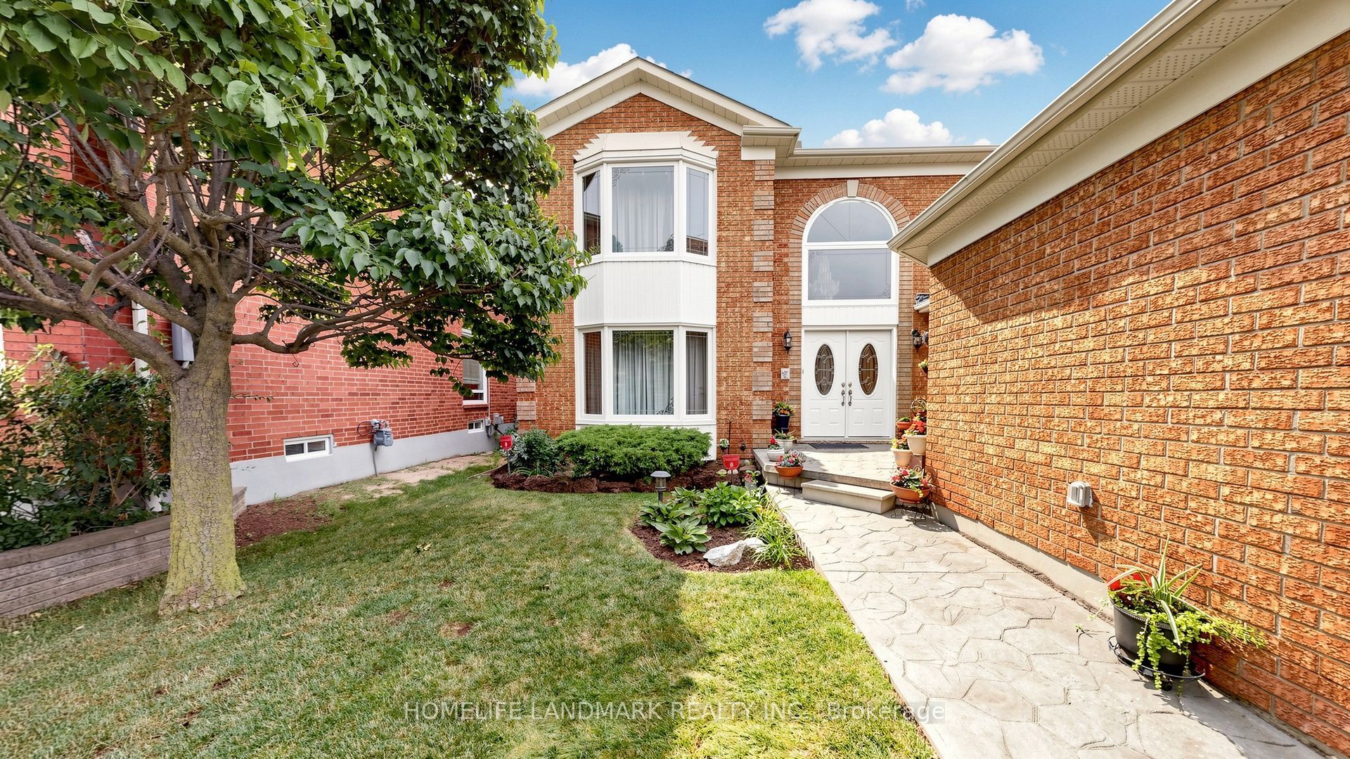 2590 Ambercroft Trail, Mississauga, ON L5M 4K3 photo 4