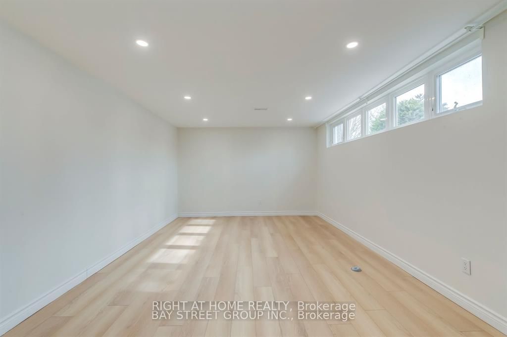 49 Rayne Avenue, Oakville, ON L6H 1C1