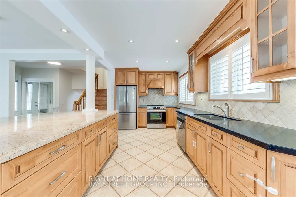49 Rayne Avenue, Oakville, ON L6H 1C1 photo 2