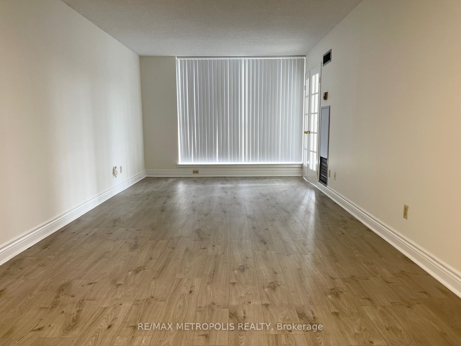 22 Southport Street 926, Toronto, ON M6S 4Y9 photo 2