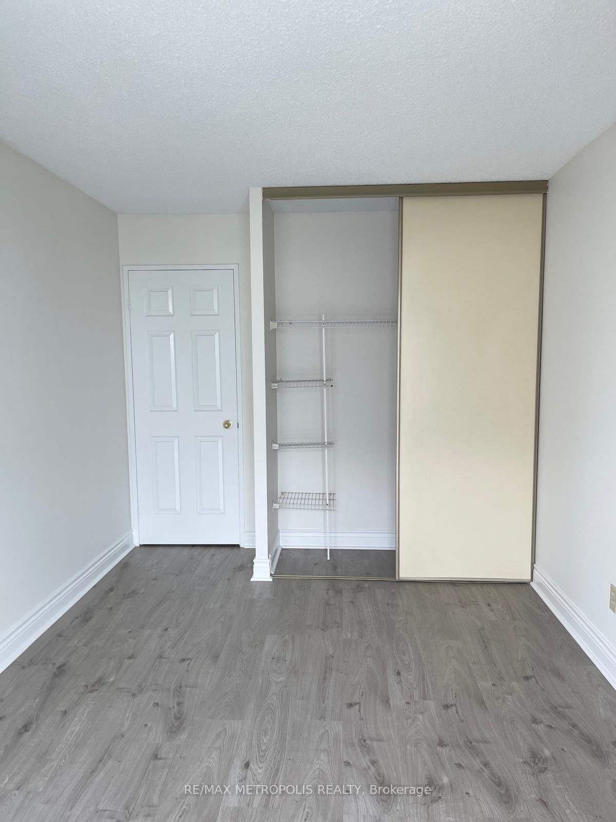22 Southport Street 926, Toronto, ON M6S 4Y9 photo 3