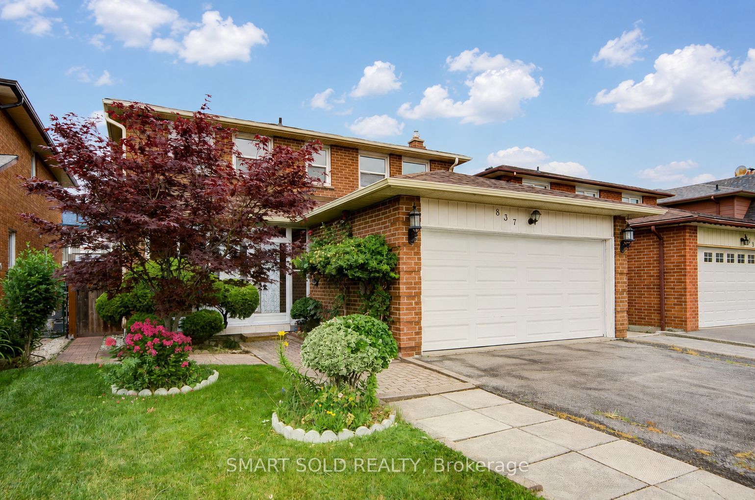837 Queensbridge Drive, Mississauga, ON L5C 3K3 photo 2