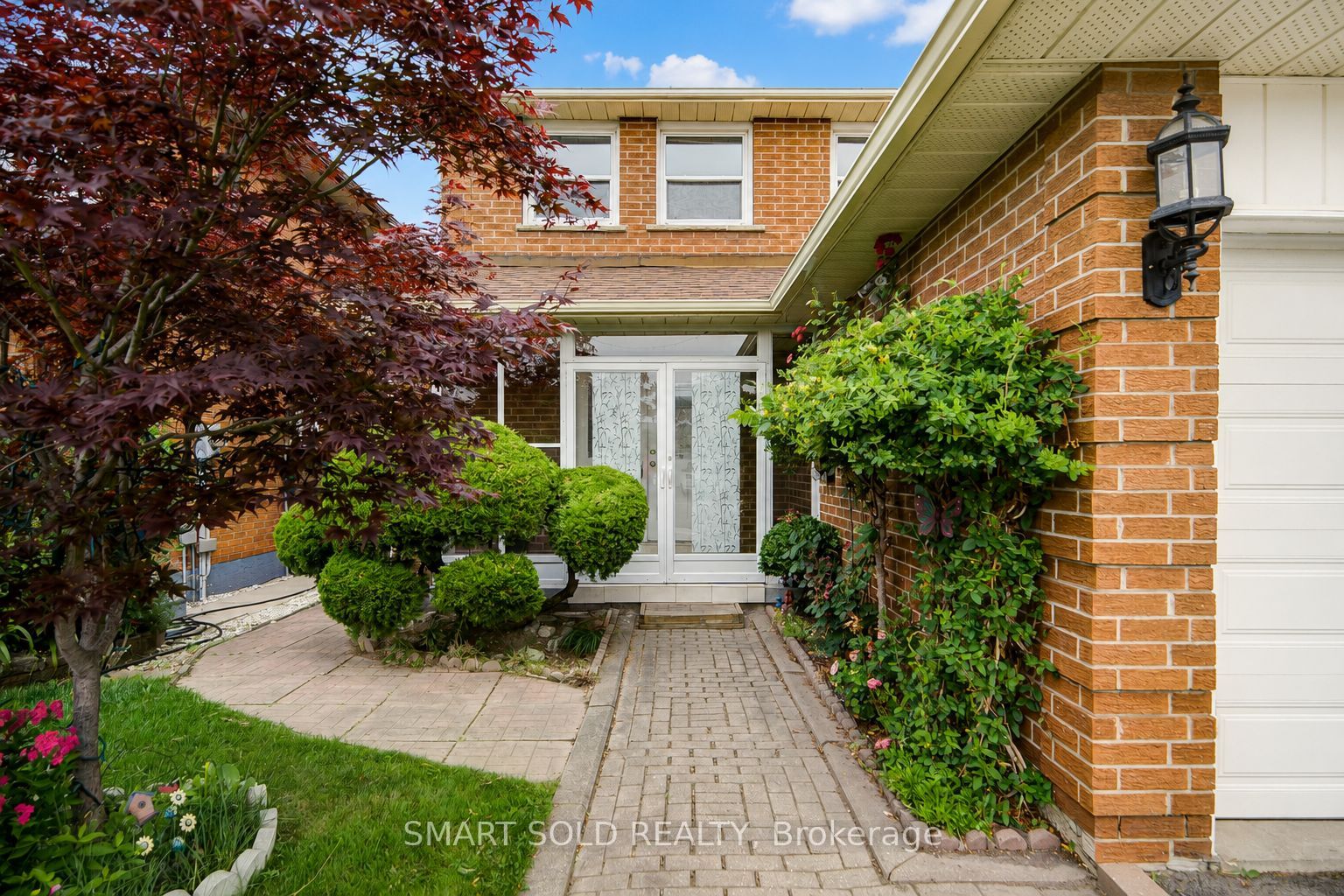 837 Queensbridge Drive, Mississauga, ON L5C 3K3 photo 3
