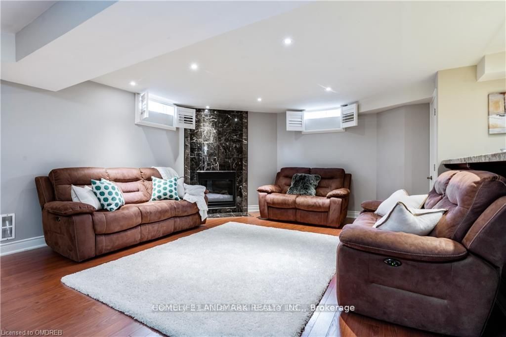 2384 Parkglen Avenue, Oakville, ON L6M 4Y5 photo 3